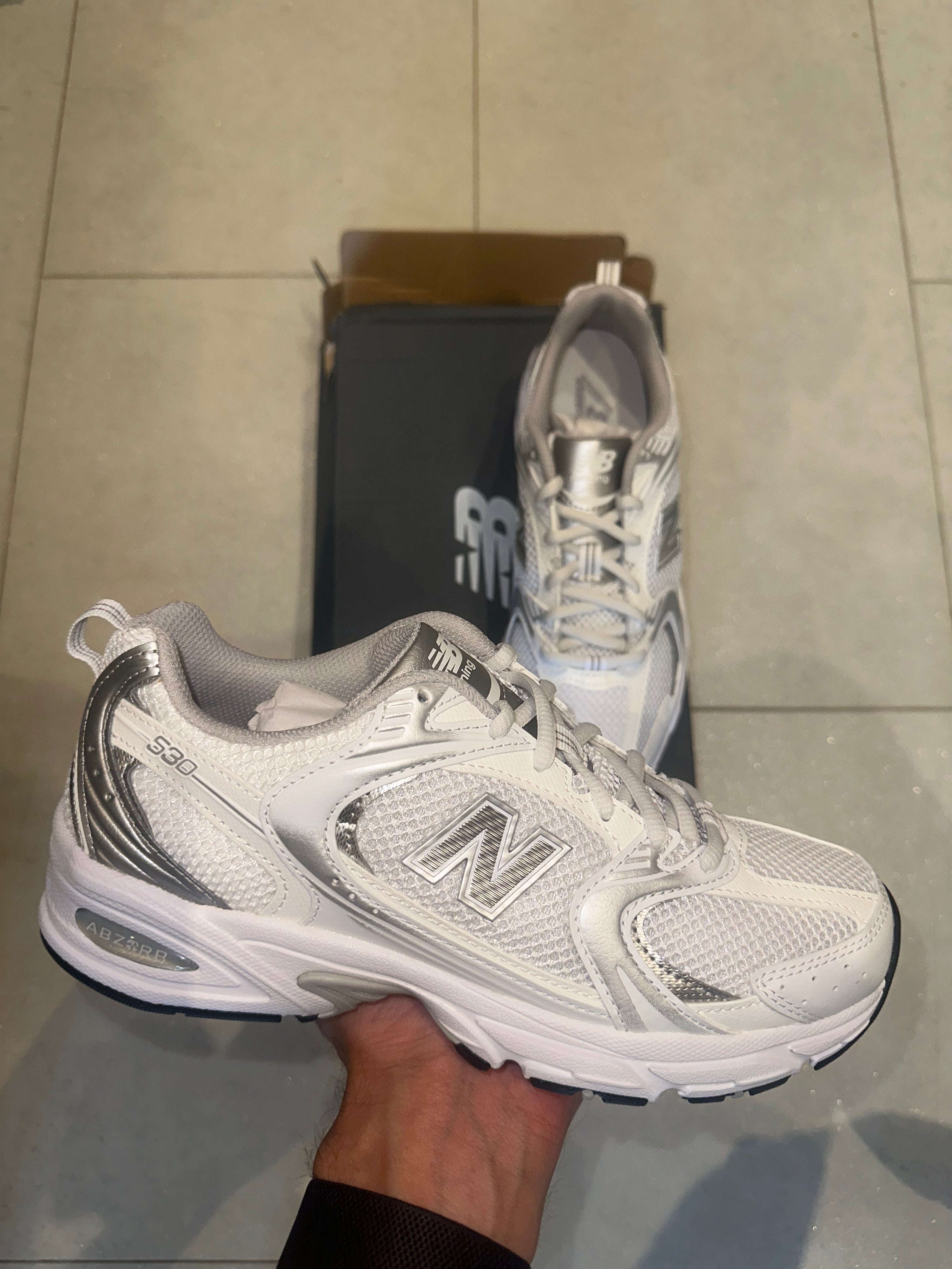 MB530 White / Silver