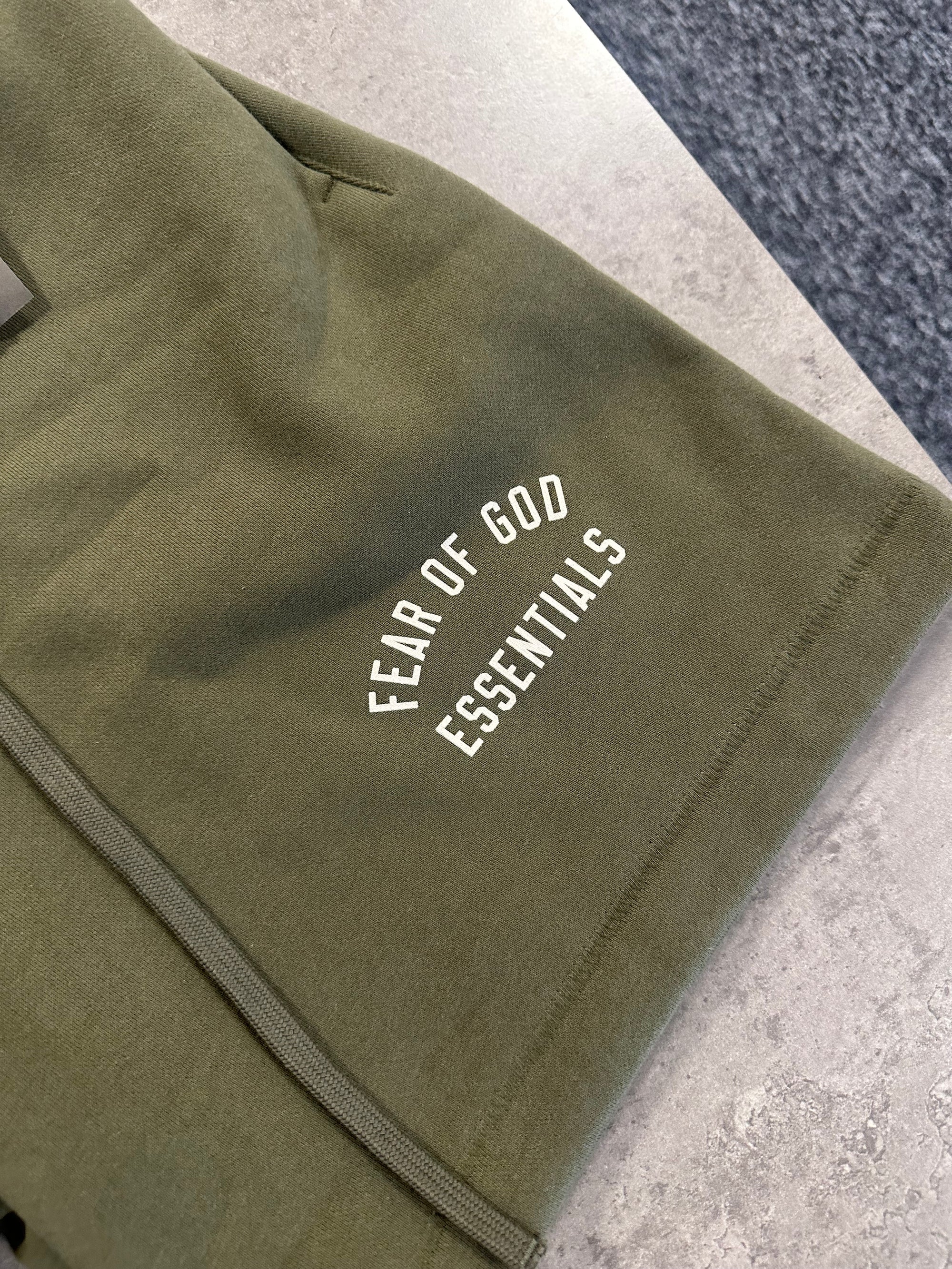 ESSENTIALS Shorts Small