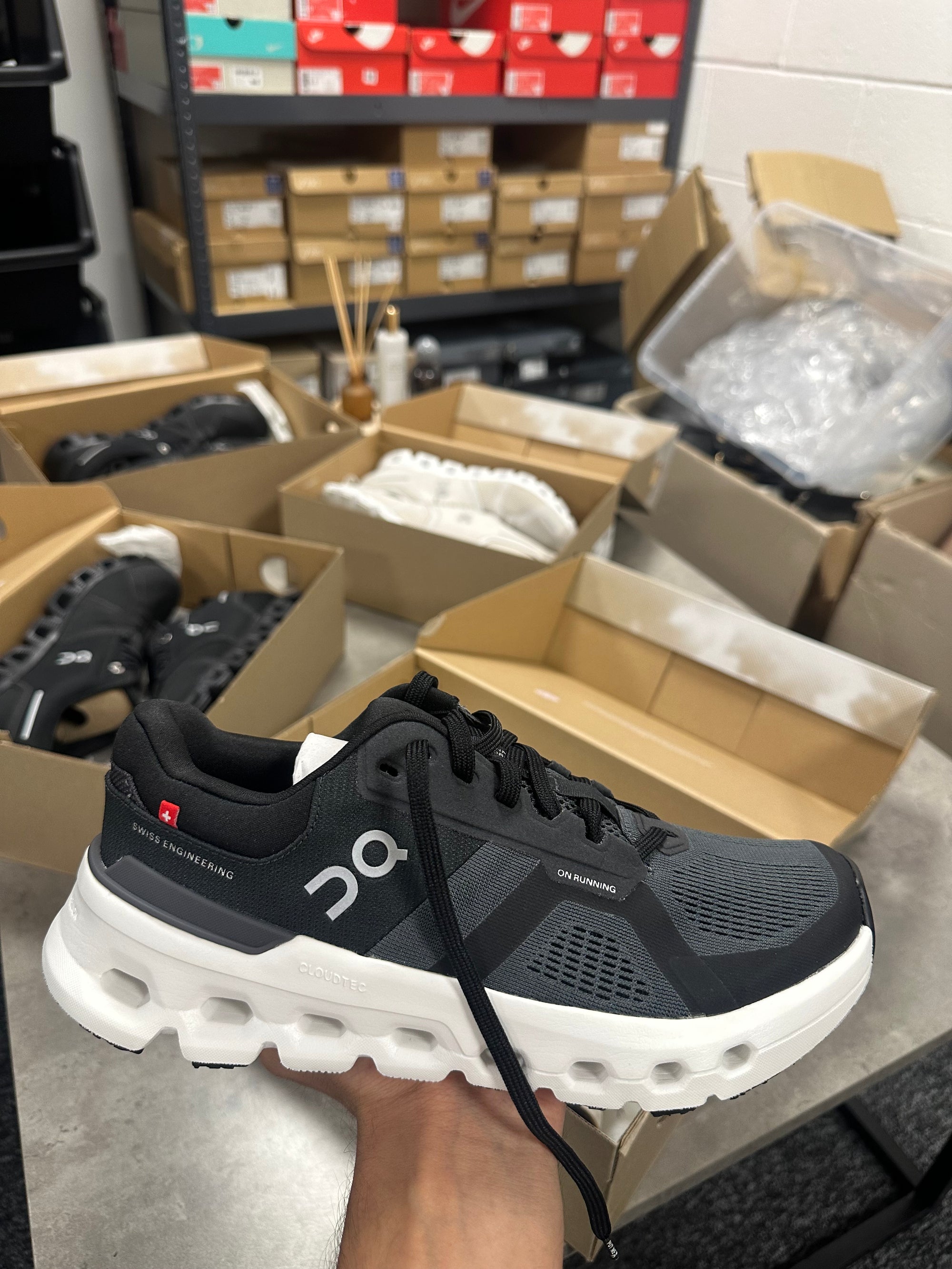 On Cloudrunner 2 Black/Eclipse