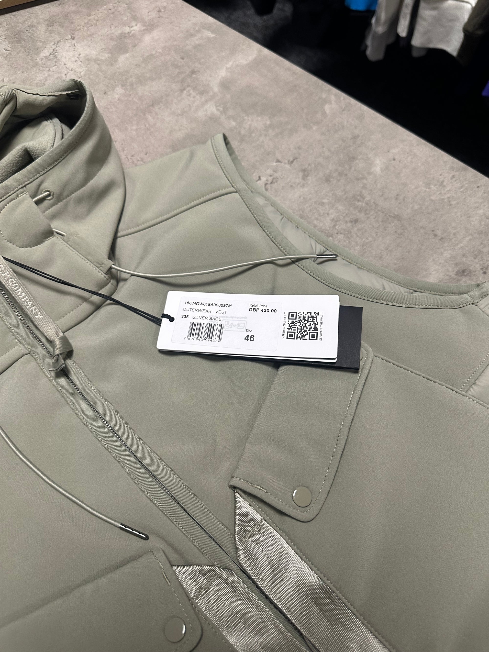 CP Company Biege Shell-R Google Hood Gilet RRP £430 Small
