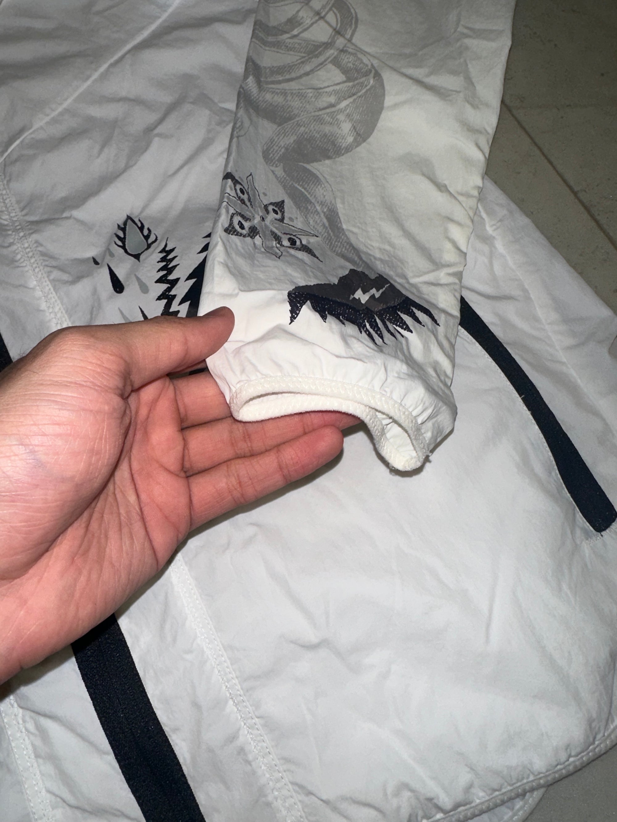 White Dragon Windrunner Fits Large