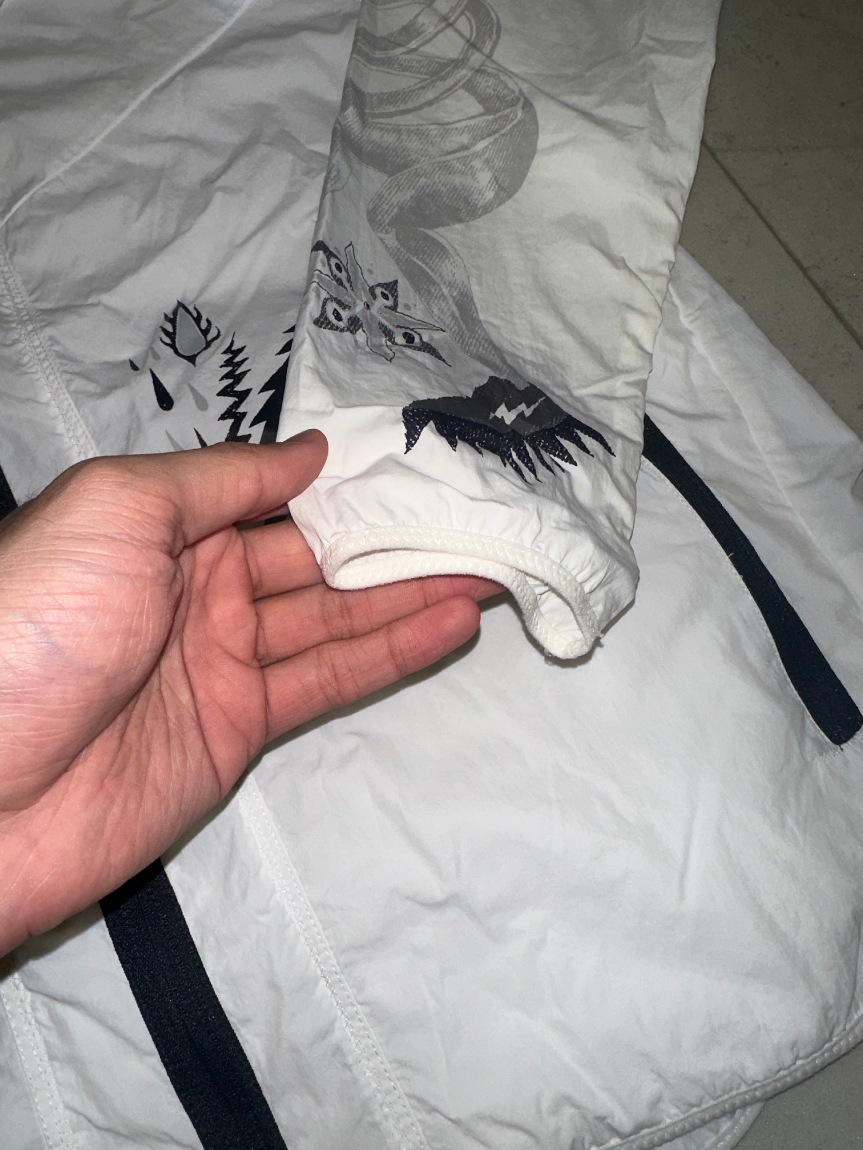 White Dragon Windrunner Fits Large