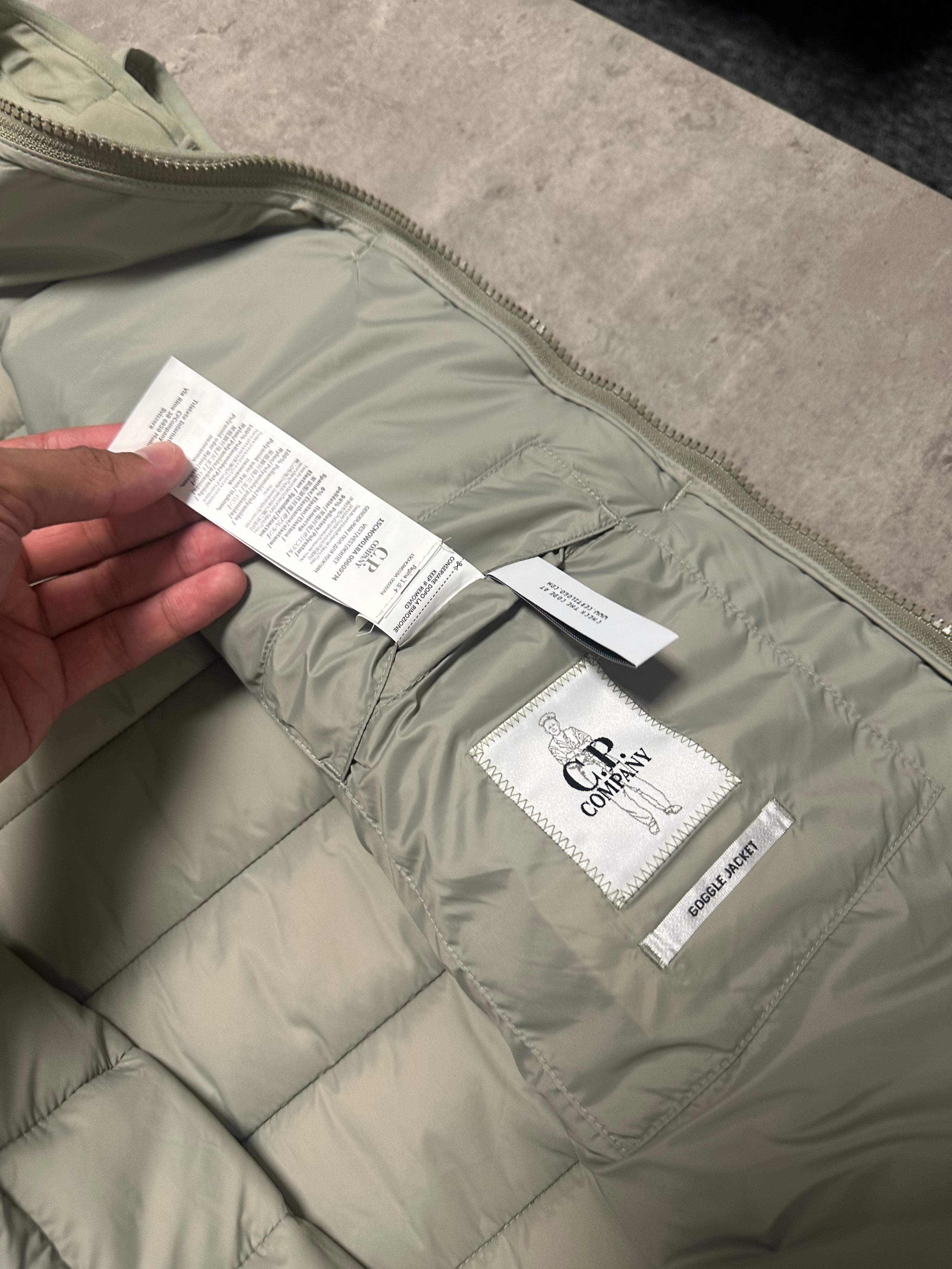 CP Company Biege Shell-R Google Hood Gilet RRP £430 Small