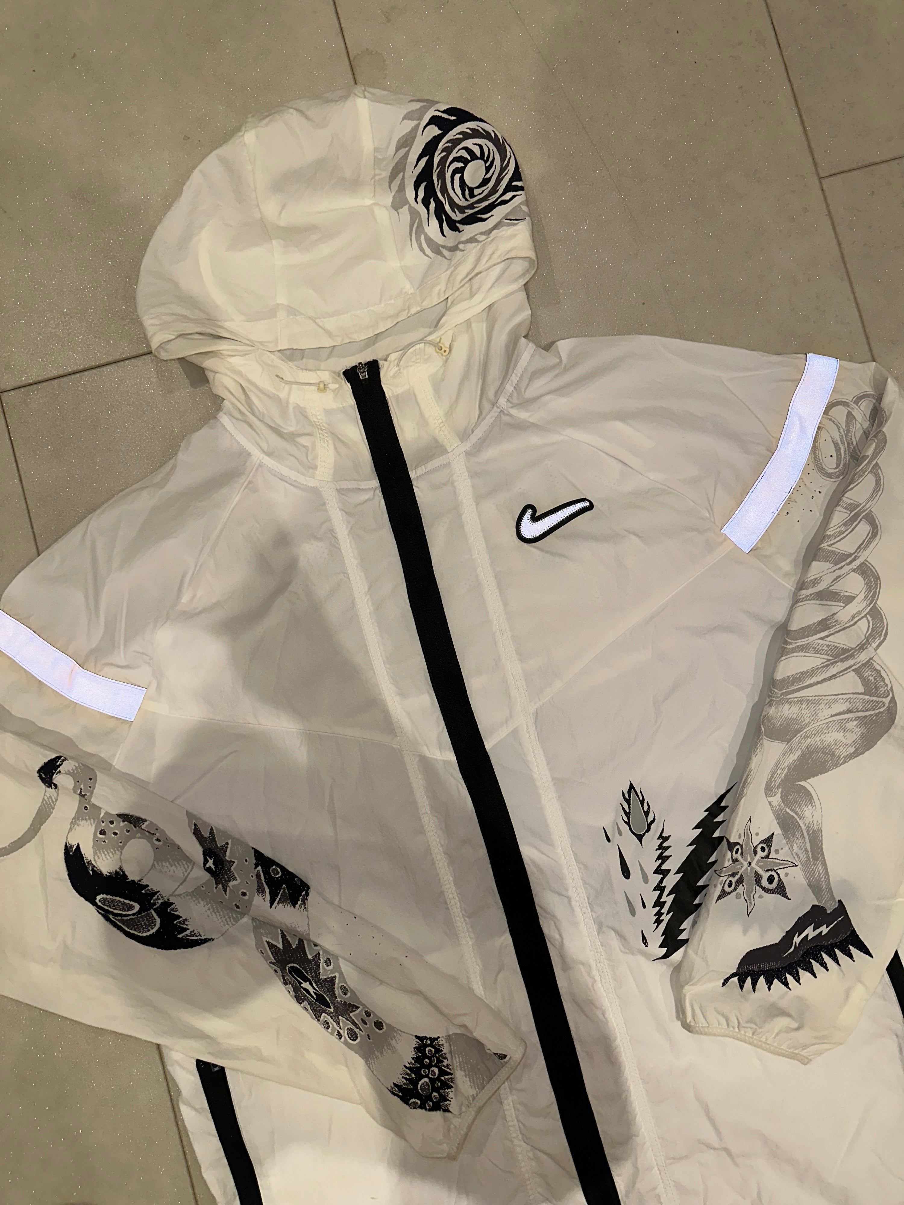 White Dragon Windrunner Fits Large