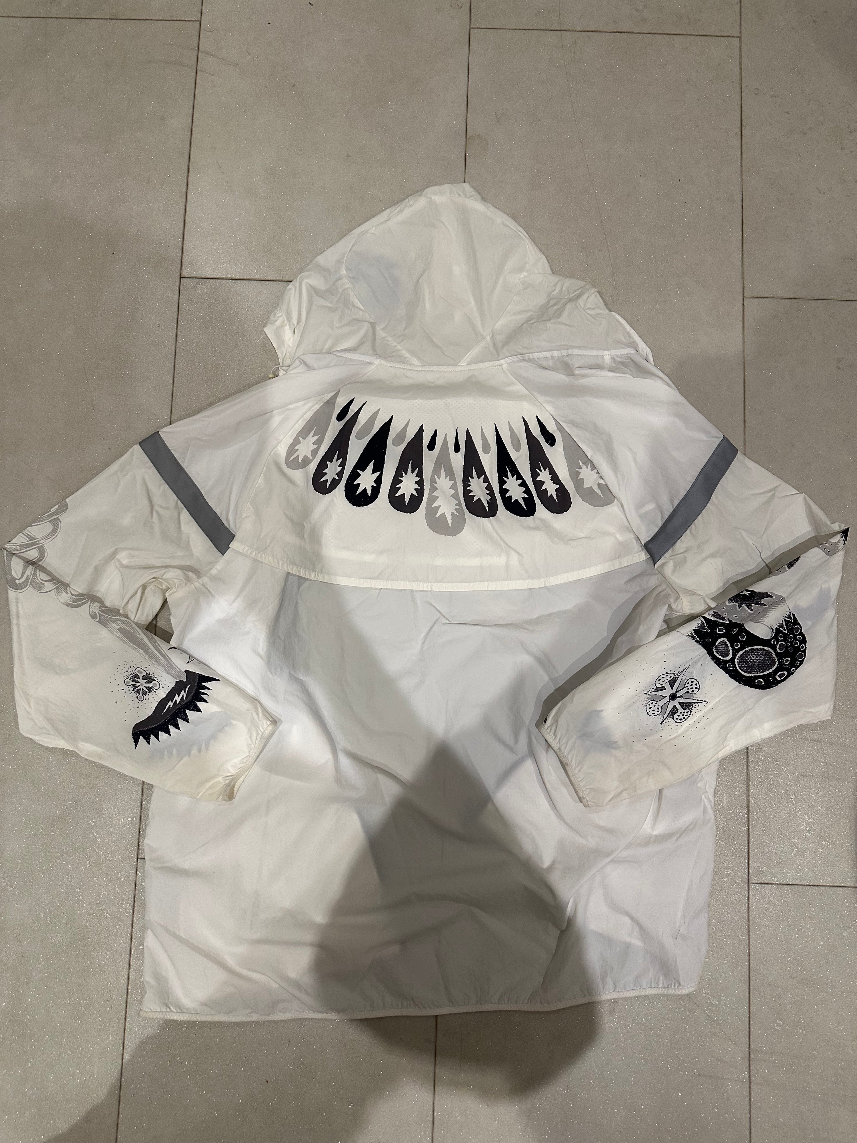 White Dragon Windrunner Fits Large