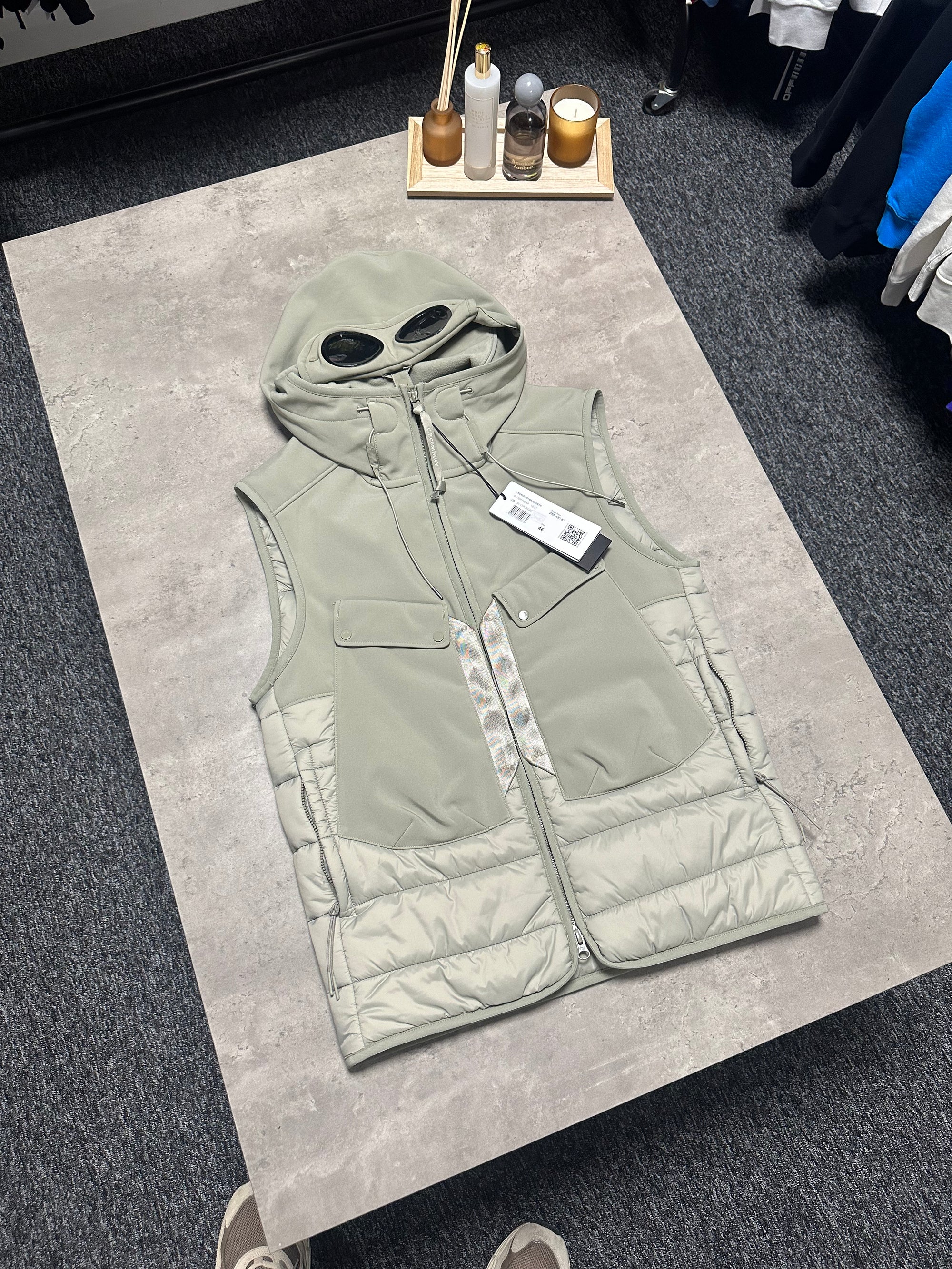 CP Company Biege Shell-R Google Hood Gilet RRP £430 Small