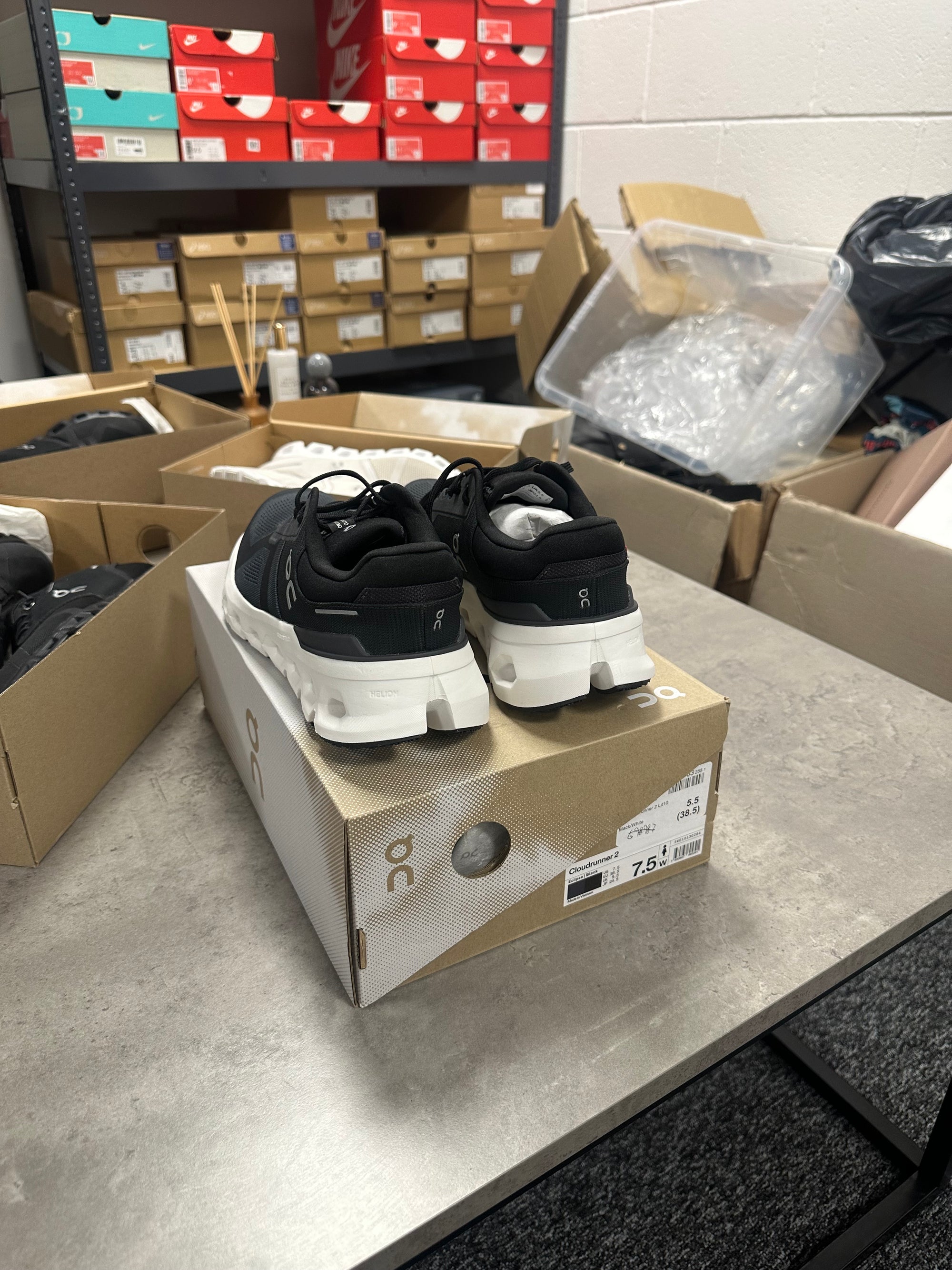 On Cloudrunner 2 Black/Eclipse