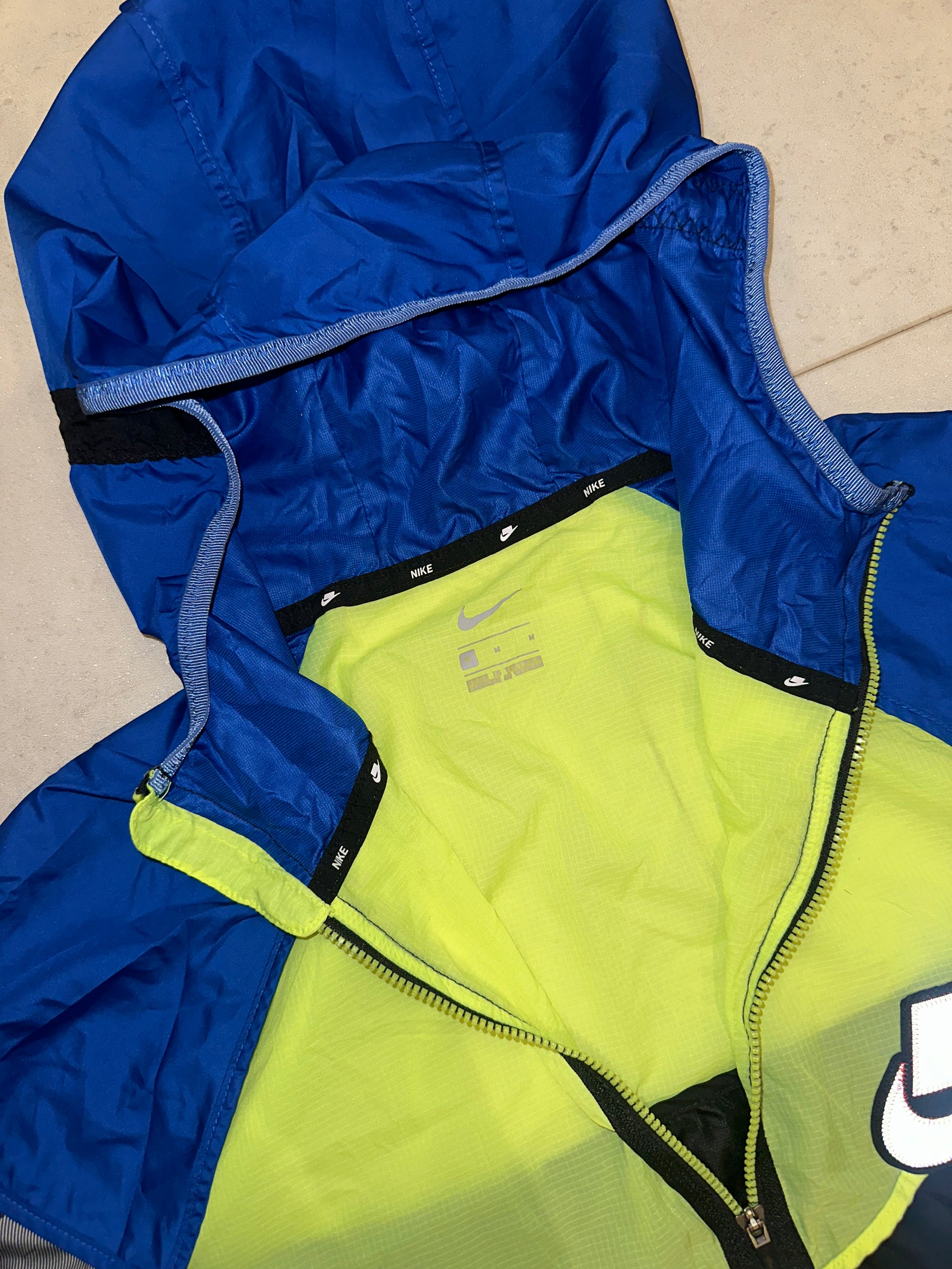 Meekz Windrunner Size Medium Fits Small