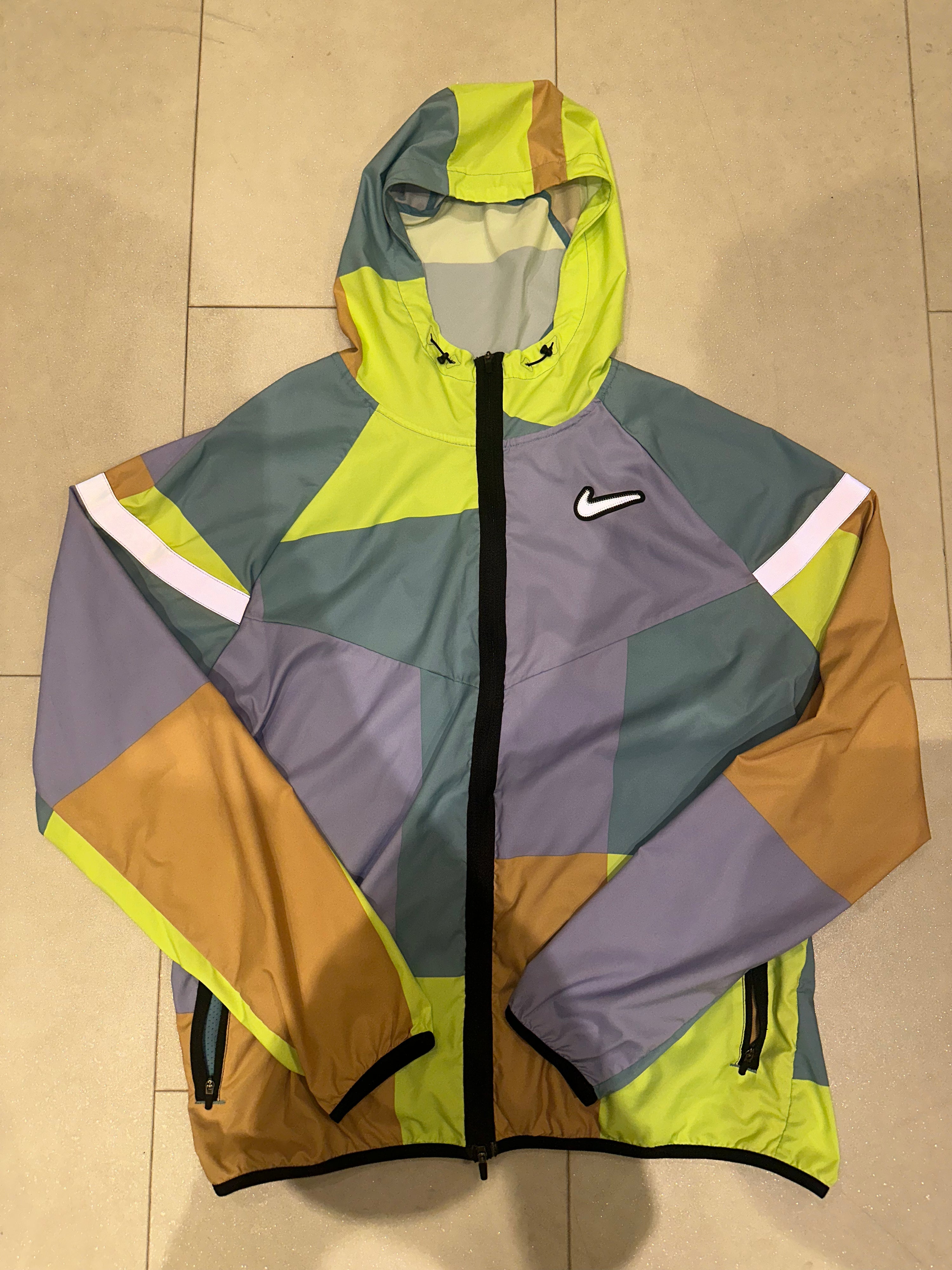 Nike Patchworks Windrunner Large Fits Medium Jacket