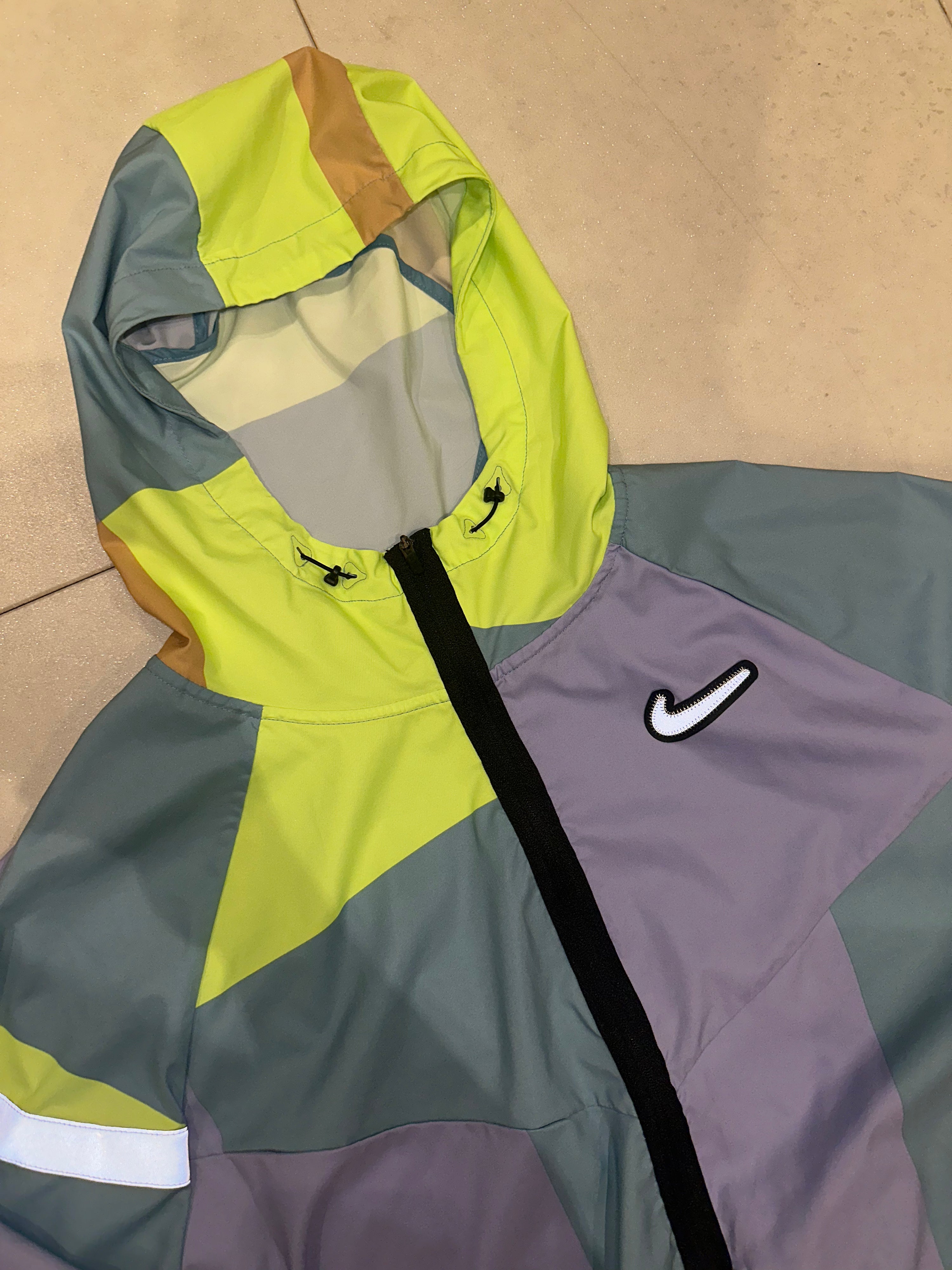 Nike Patchworks Windrunner Large Fits Medium Jacket