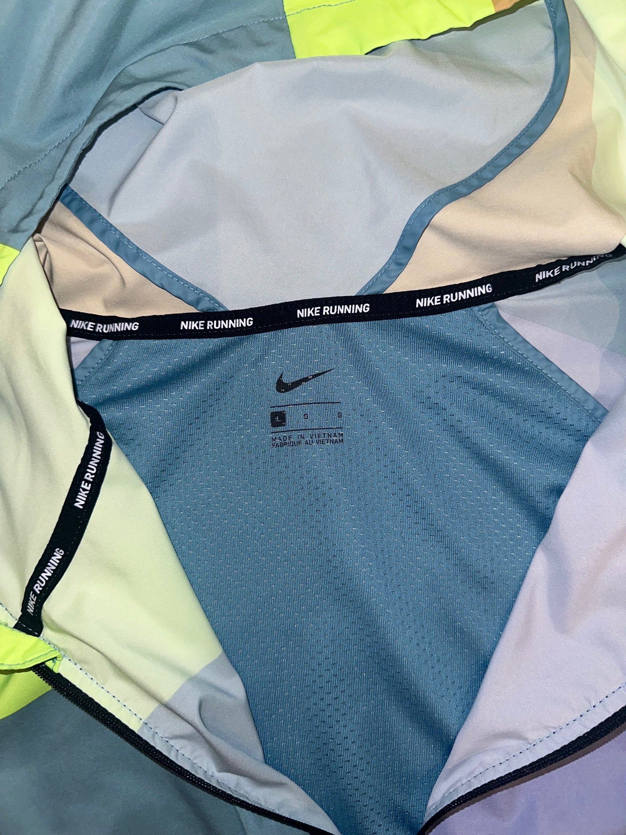 Nike Patchworks Windrunner Large Fits Medium Jacket