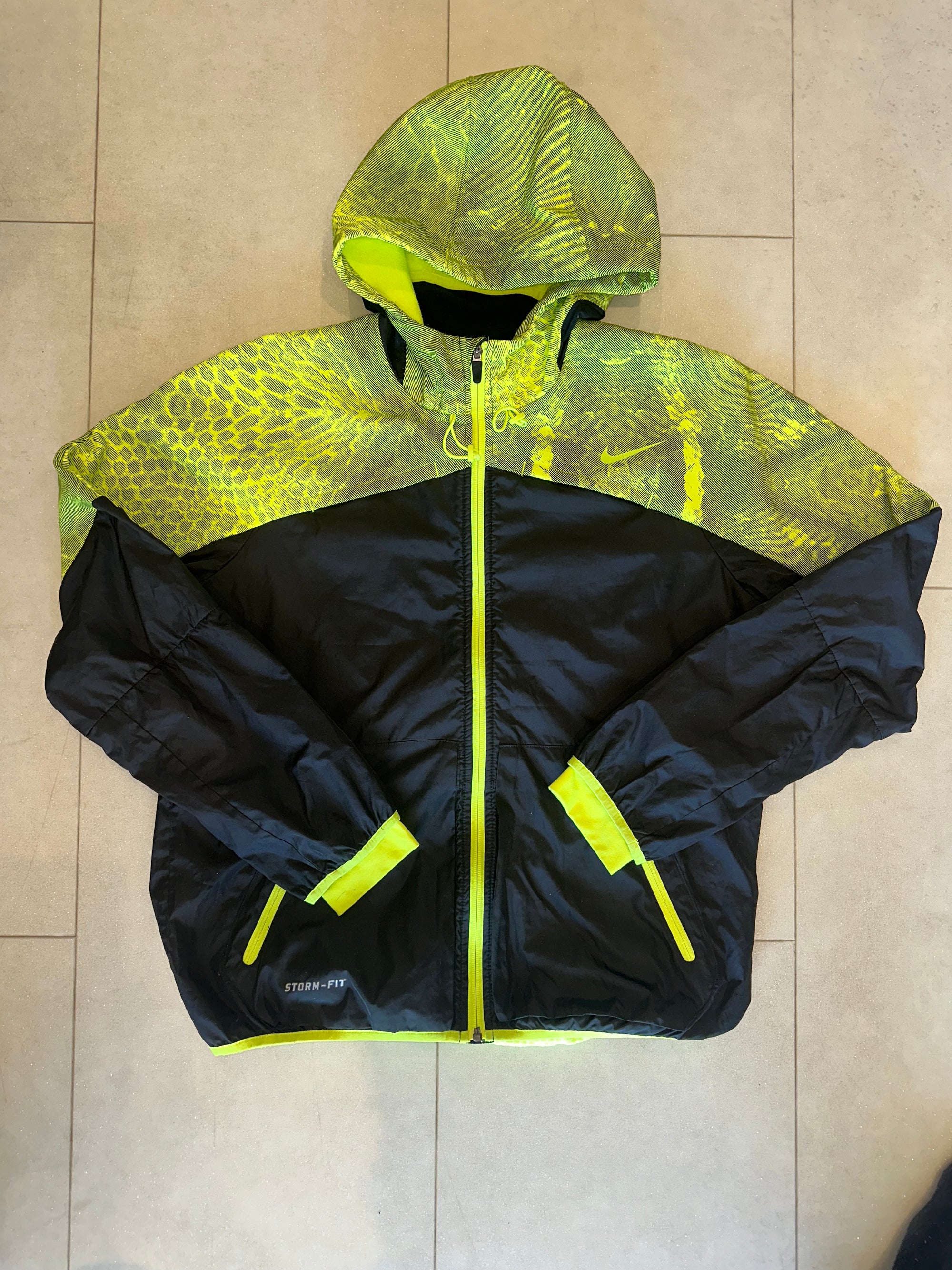 Nike Kobe Bryant Storm-Fit Size Large Fits Medium Windrunner Jacket