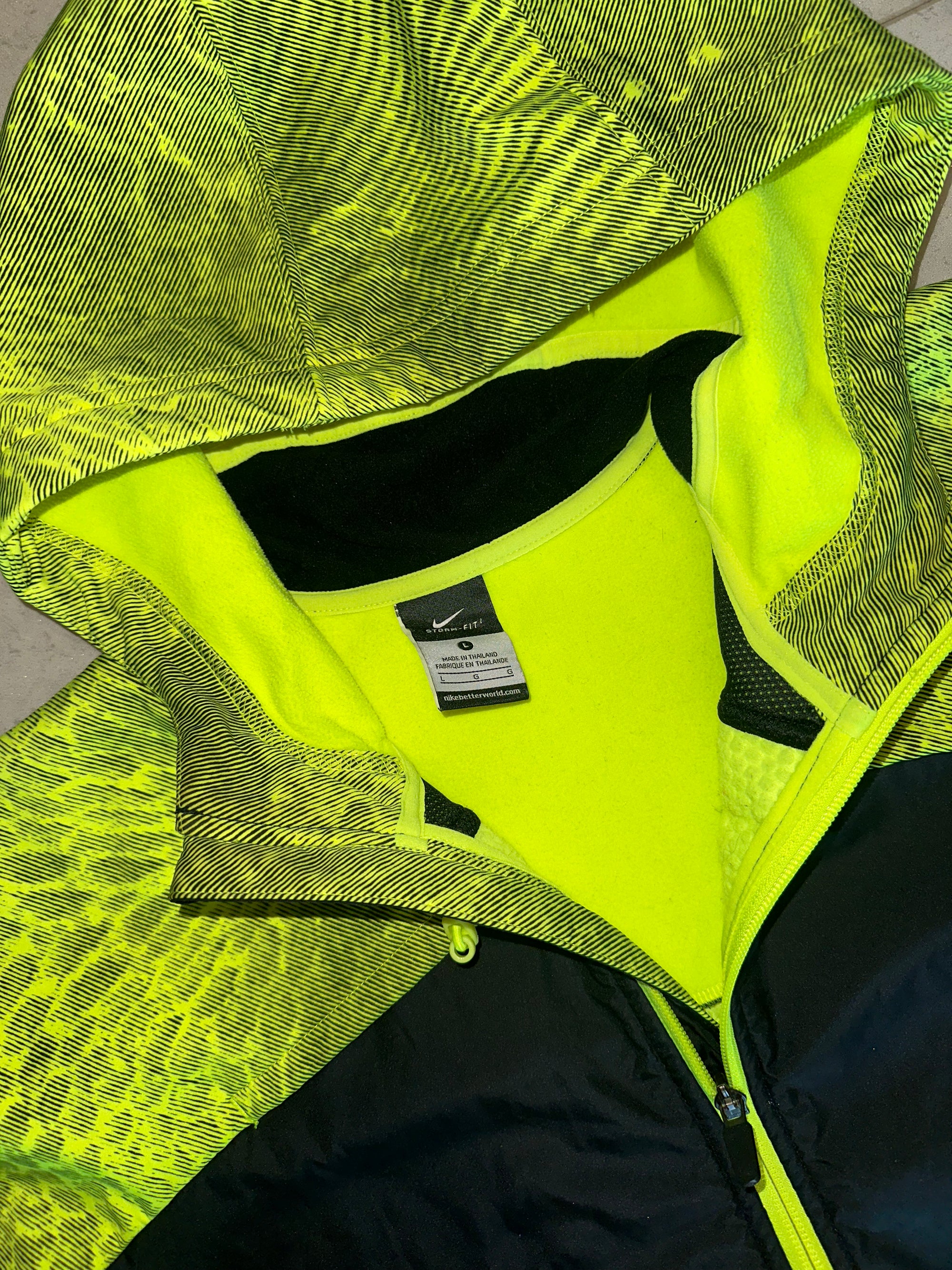 Nike Kobe Bryant Storm-Fit Size Large Fits Medium Windrunner Jacket