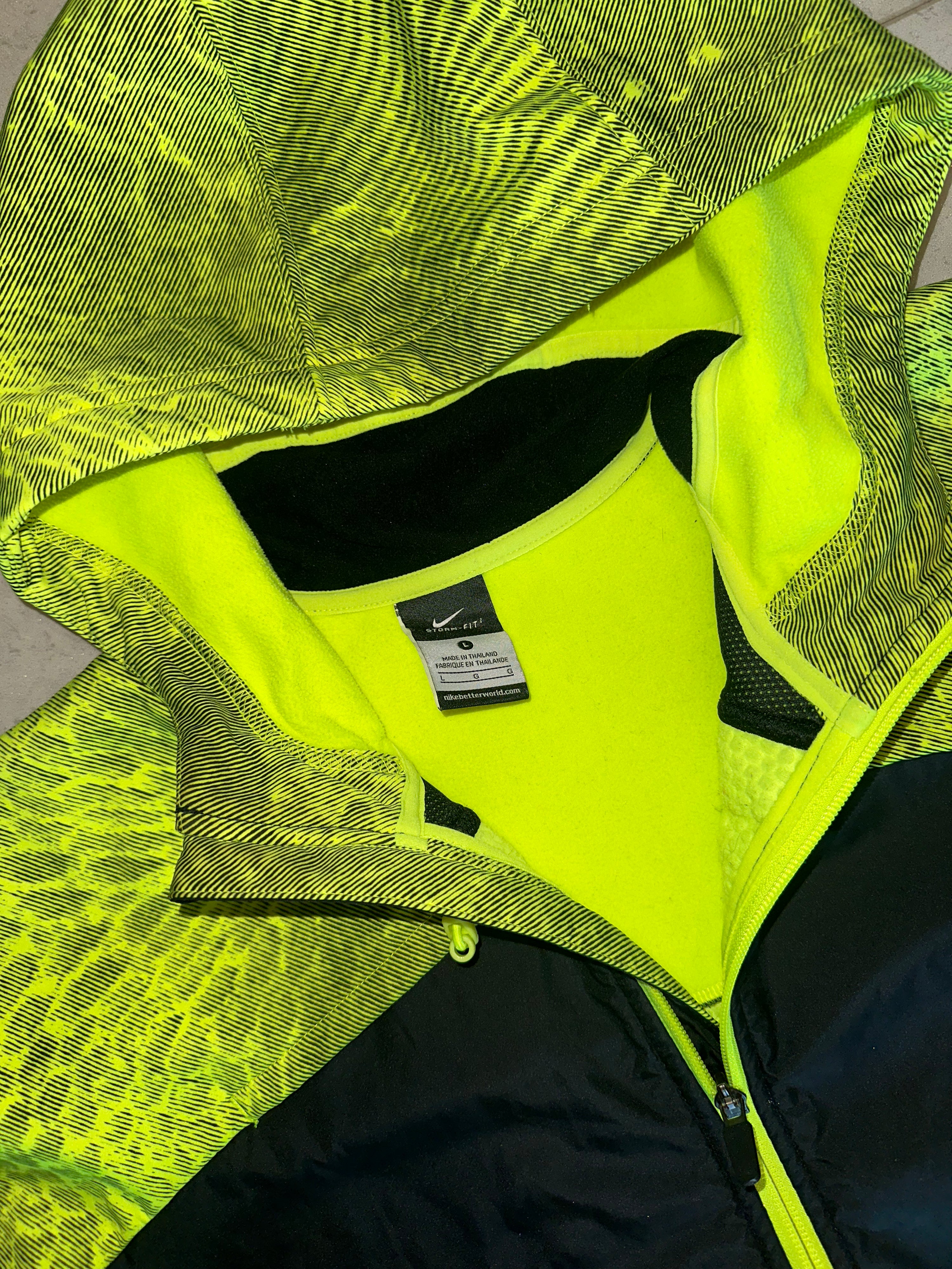 Nike Kobe Bryant Storm-Fit Size Large Fits Medium Windrunner Jacket