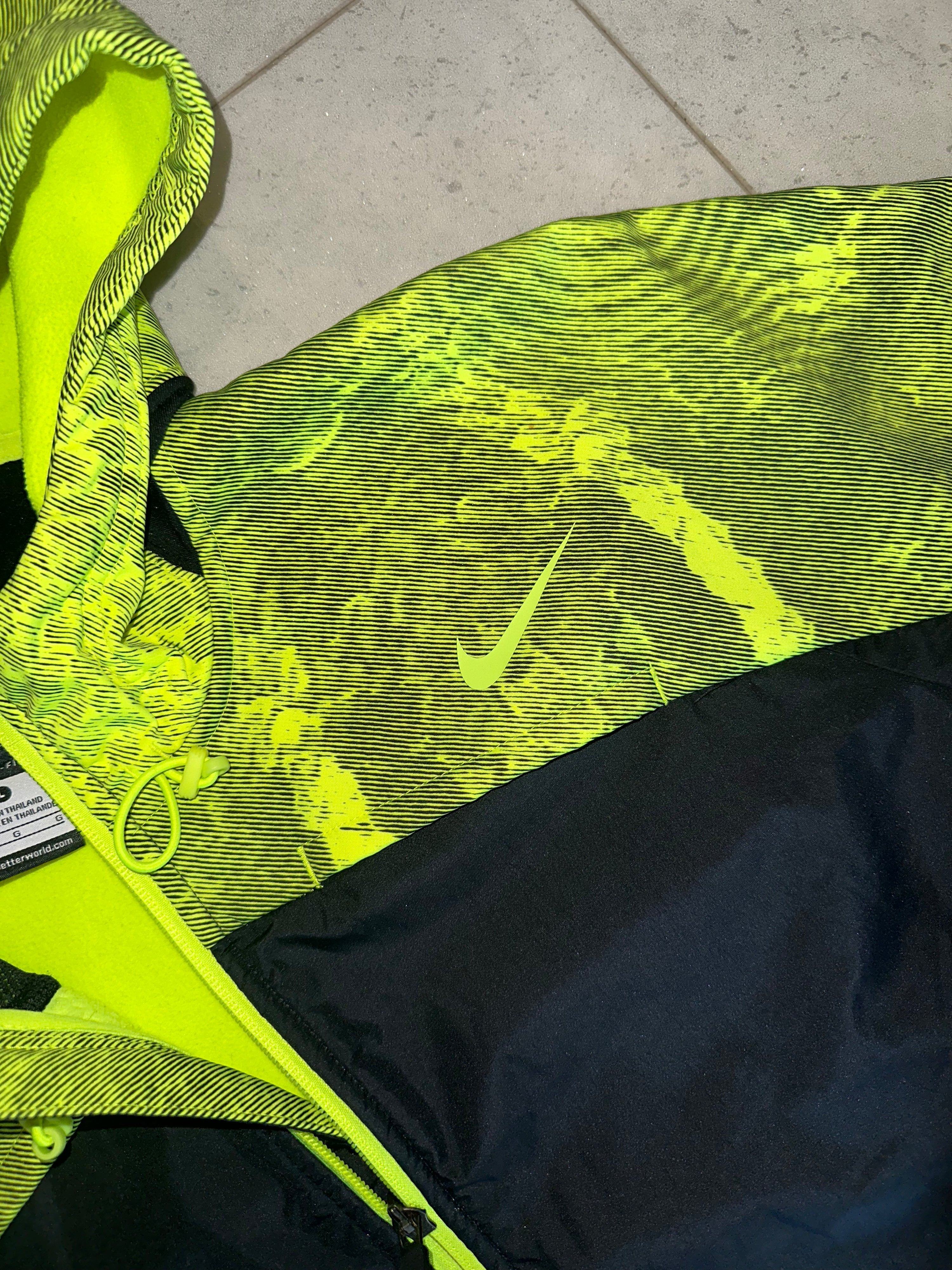 Nike Kobe Bryant Storm-Fit Size Large Fits Medium Windrunner Jacket