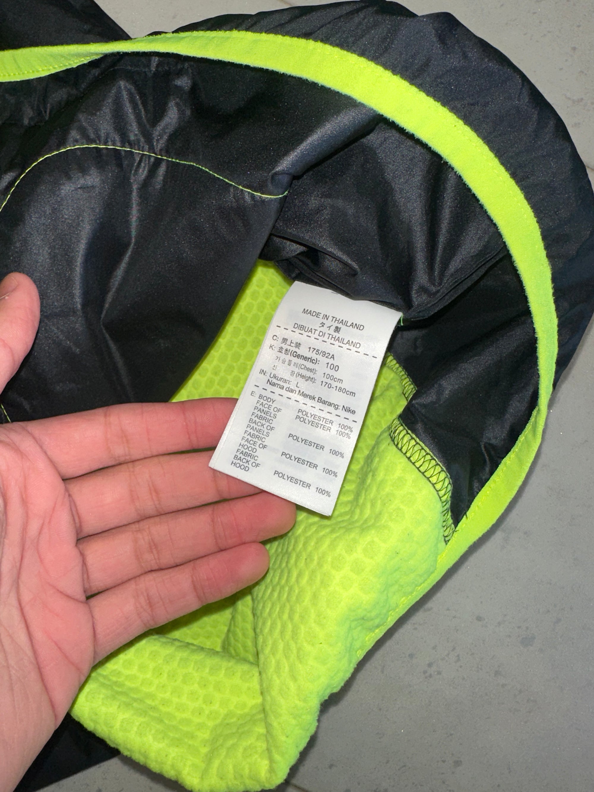 Nike Kobe Bryant Storm-Fit Size Large Fits Medium Windrunner Jacket