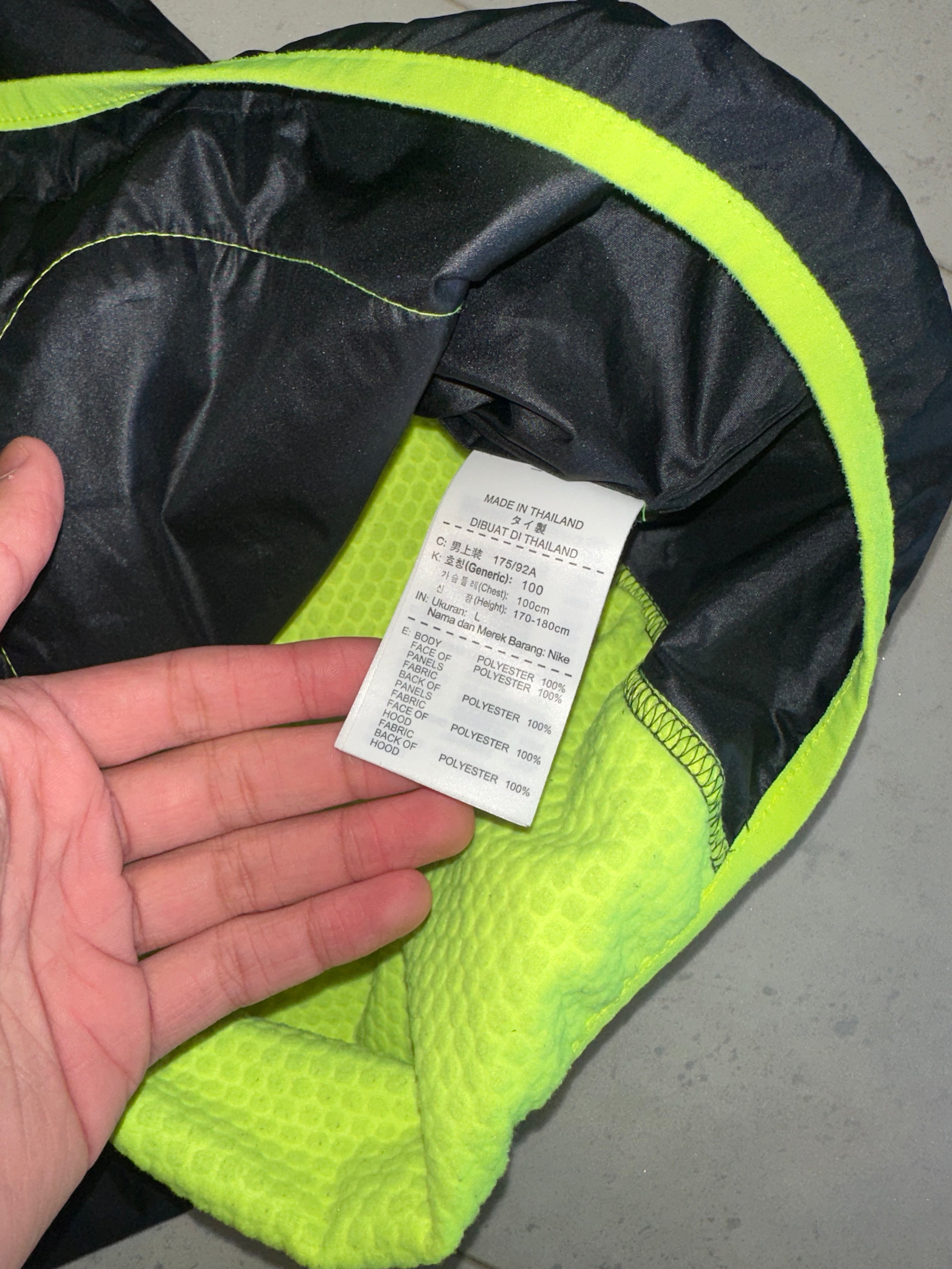 Nike Kobe Bryant Storm-Fit Size Large Fits Medium Windrunner Jacket