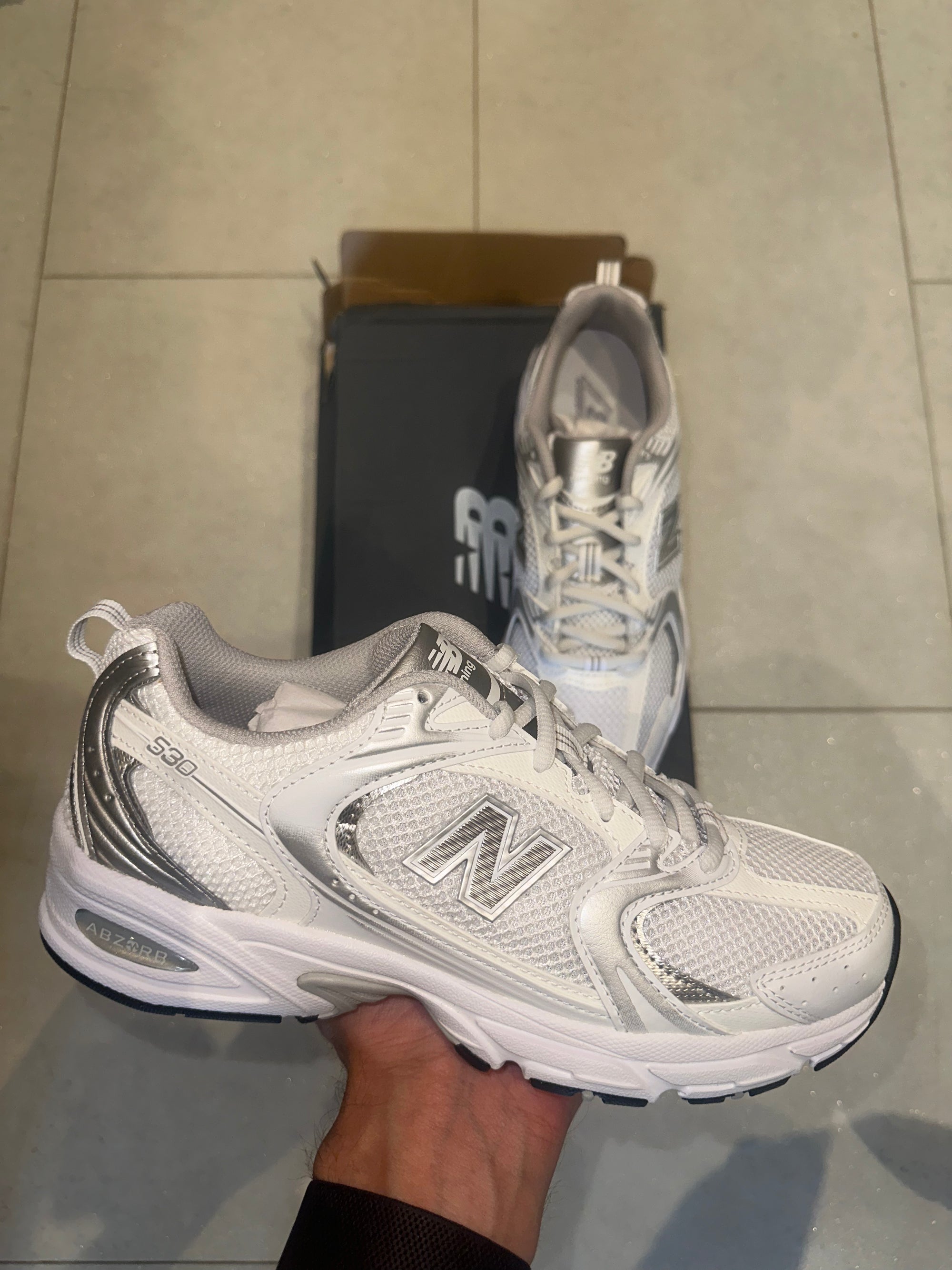 MB530 White / Silver