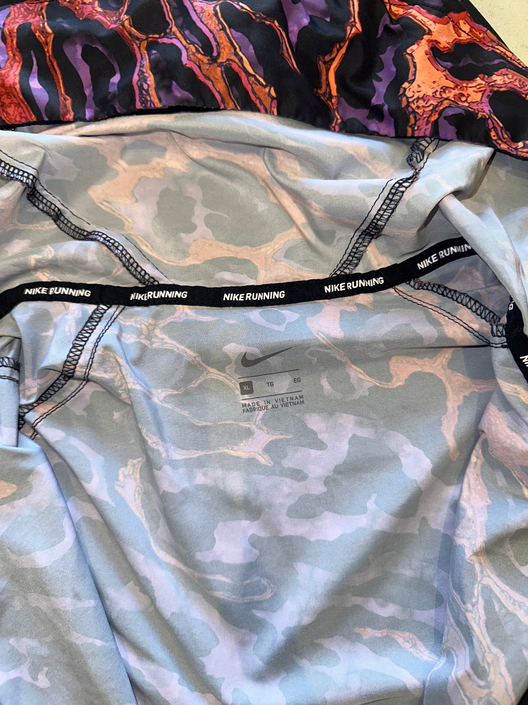 Nike Galaxy WildRun Windrunner Running Jacket Size XL Fits Large