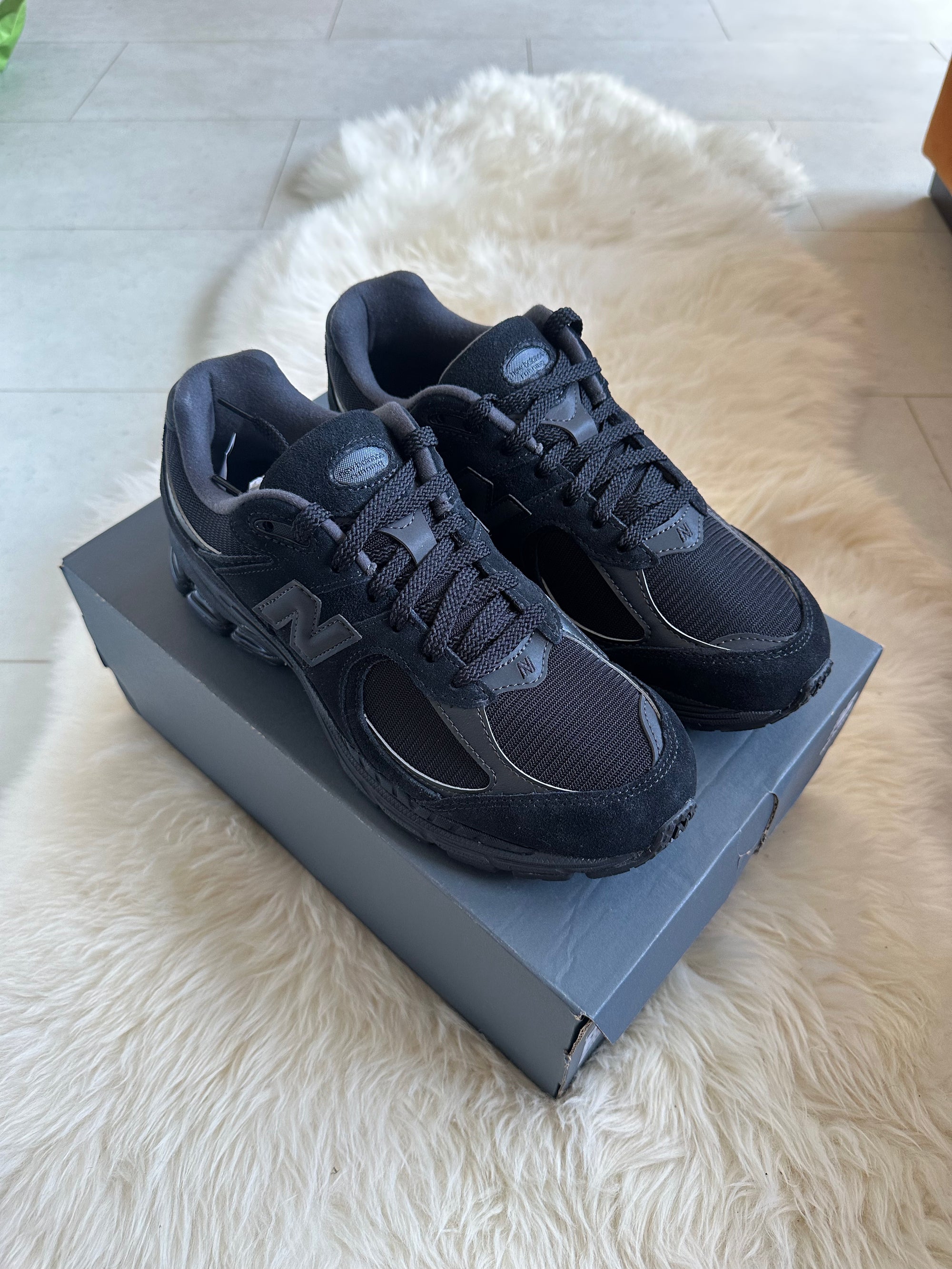 New Balance 2002 Triple Black Sold Out Everywhere RRP £135