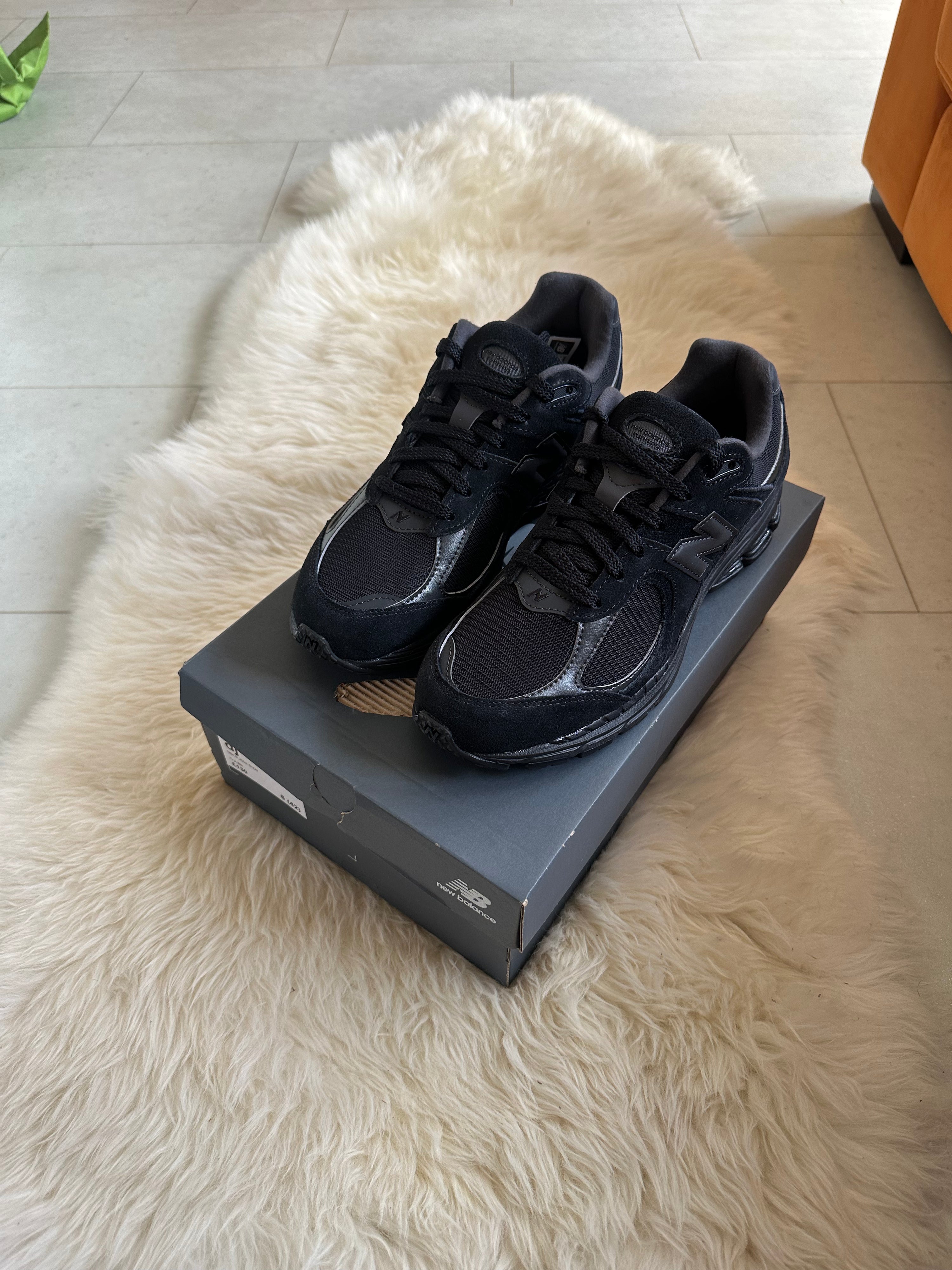 New Balance 2002 Triple Black Sold Out Everywhere RRP £135