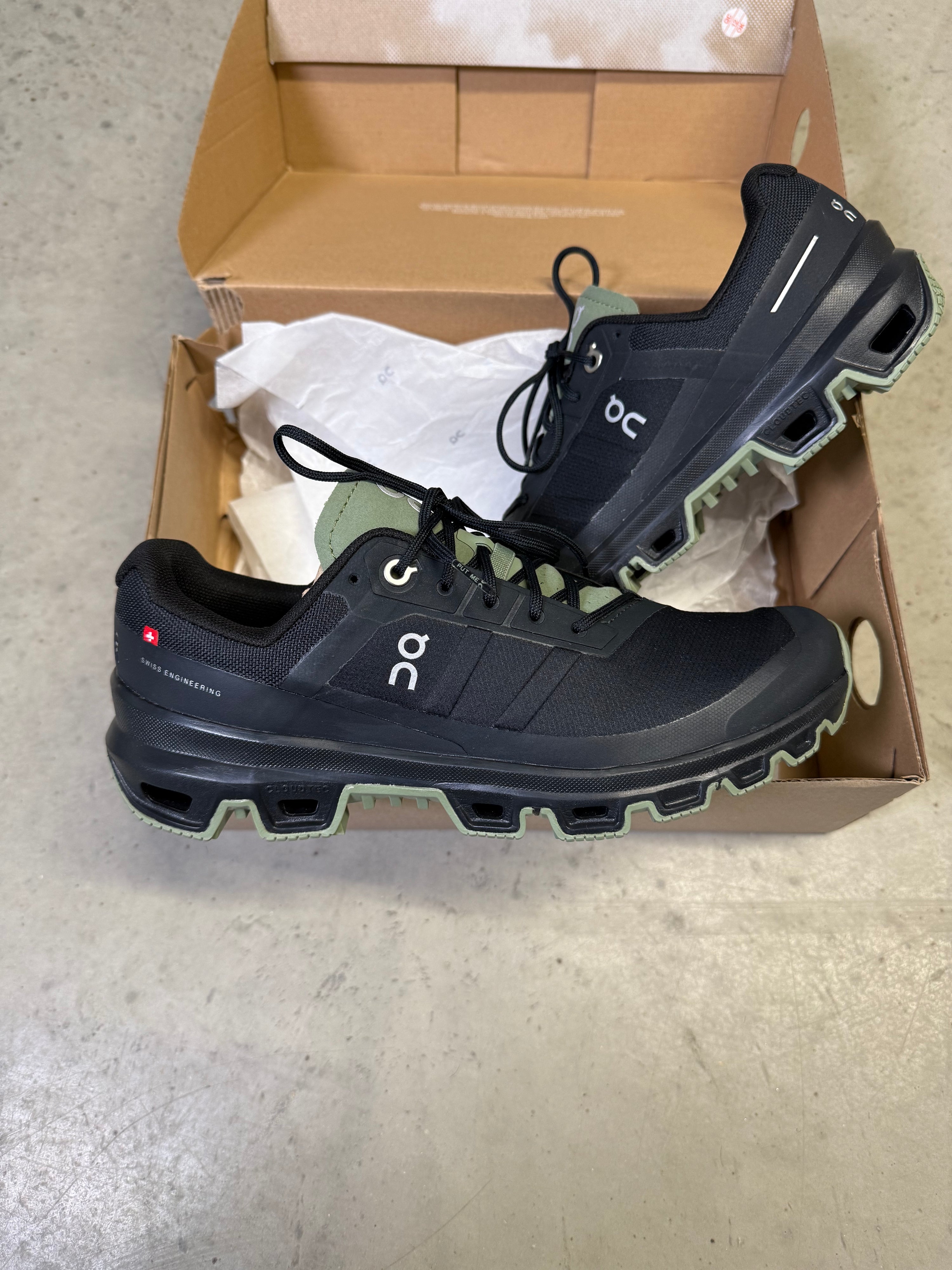 ON Cloudventure Black/Khaki