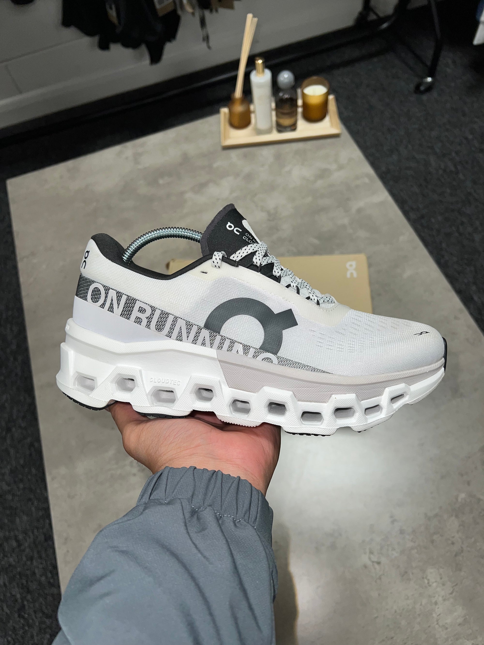 On Cloudmonster 2 White Frost