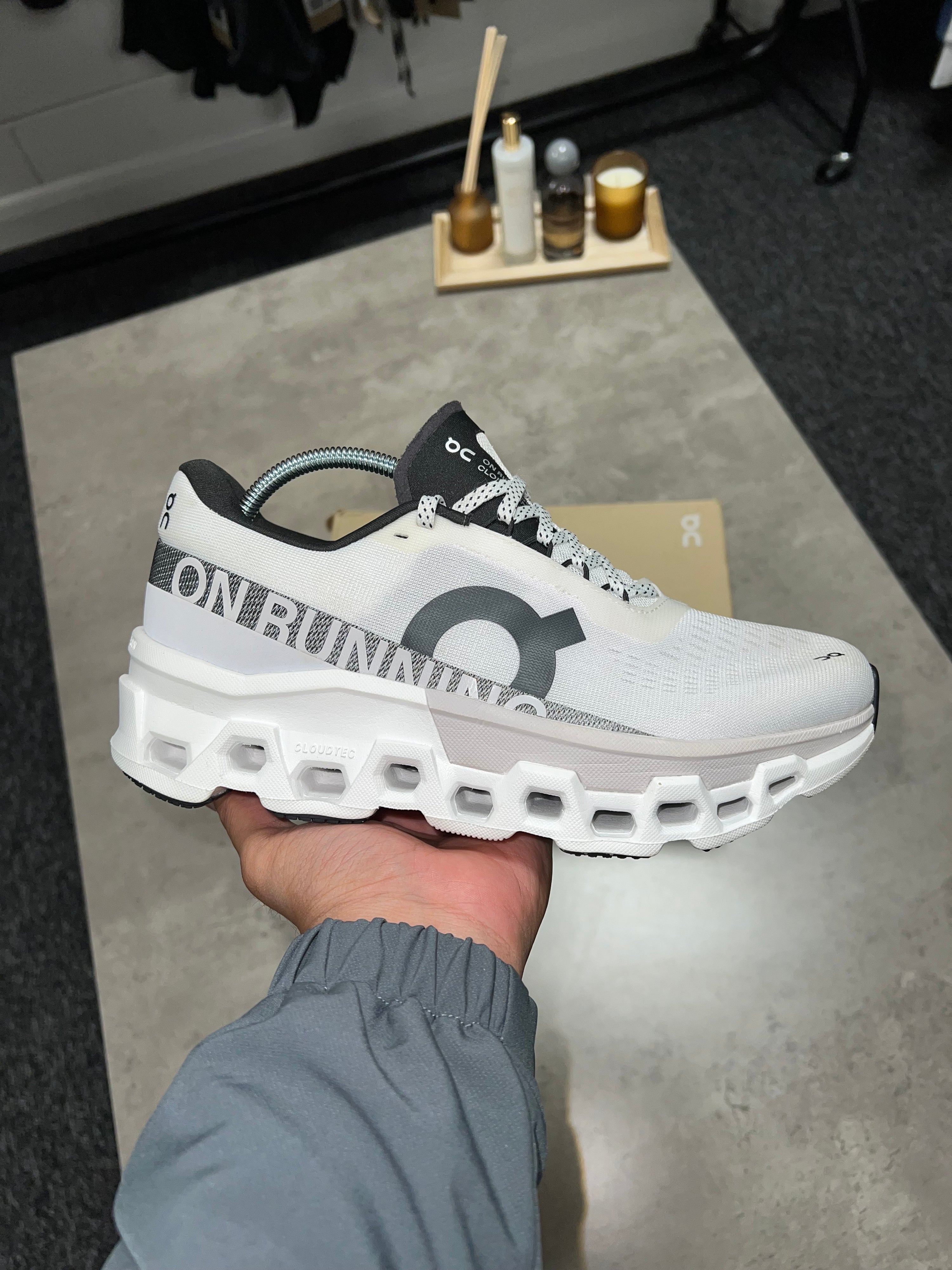 On Cloudmonster 2 White Frost