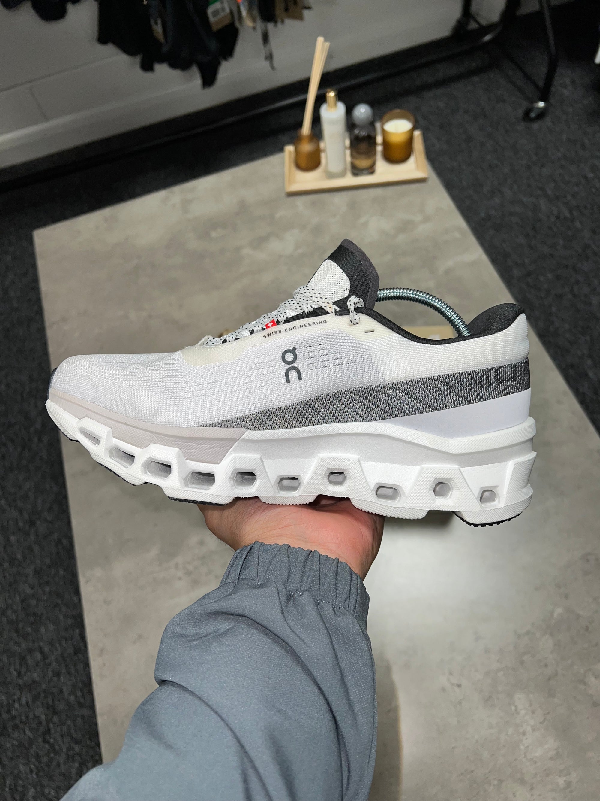 On Cloudmonster 2 White Frost