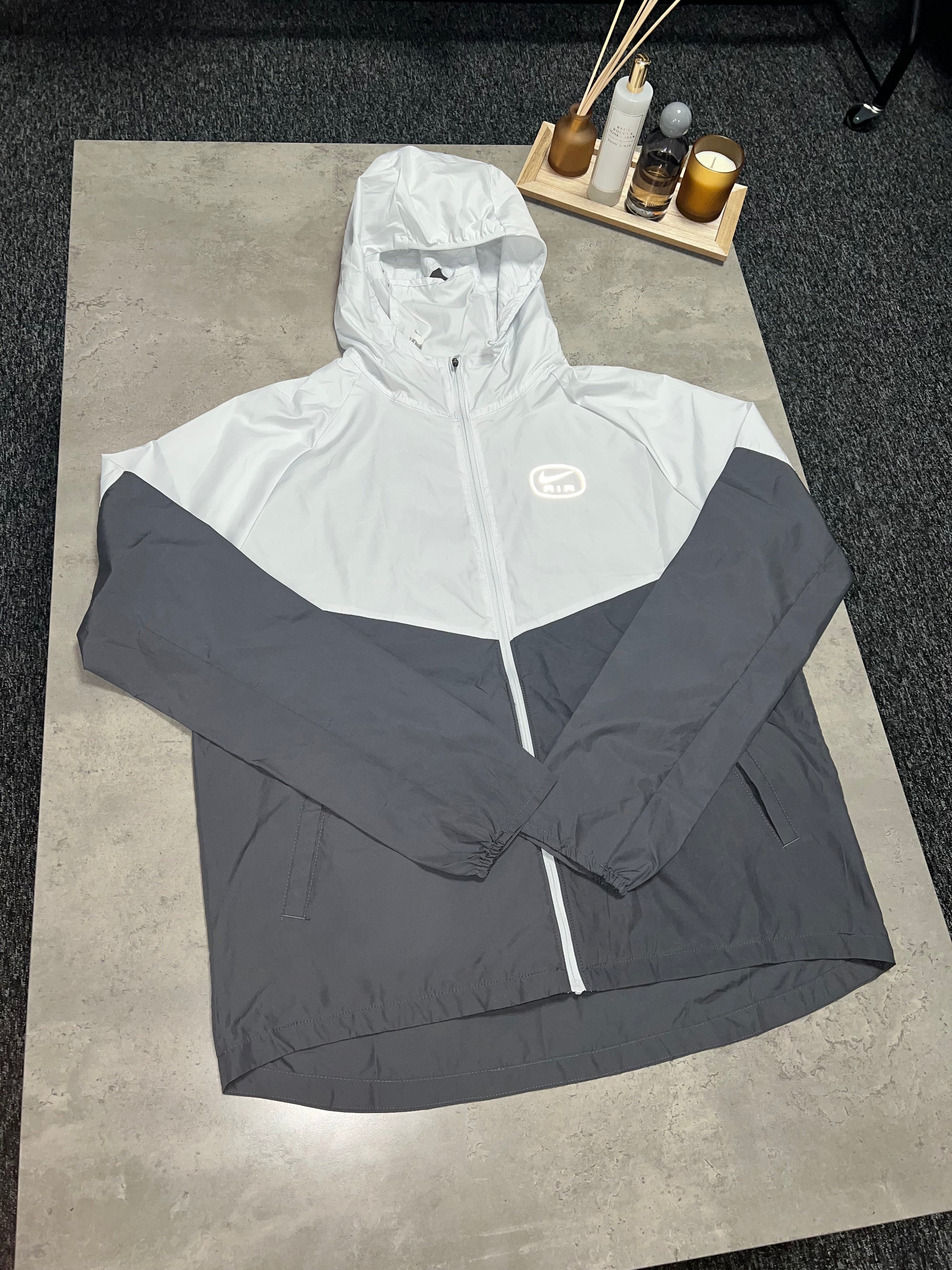 Nike Air Windbreaker - White & Grey