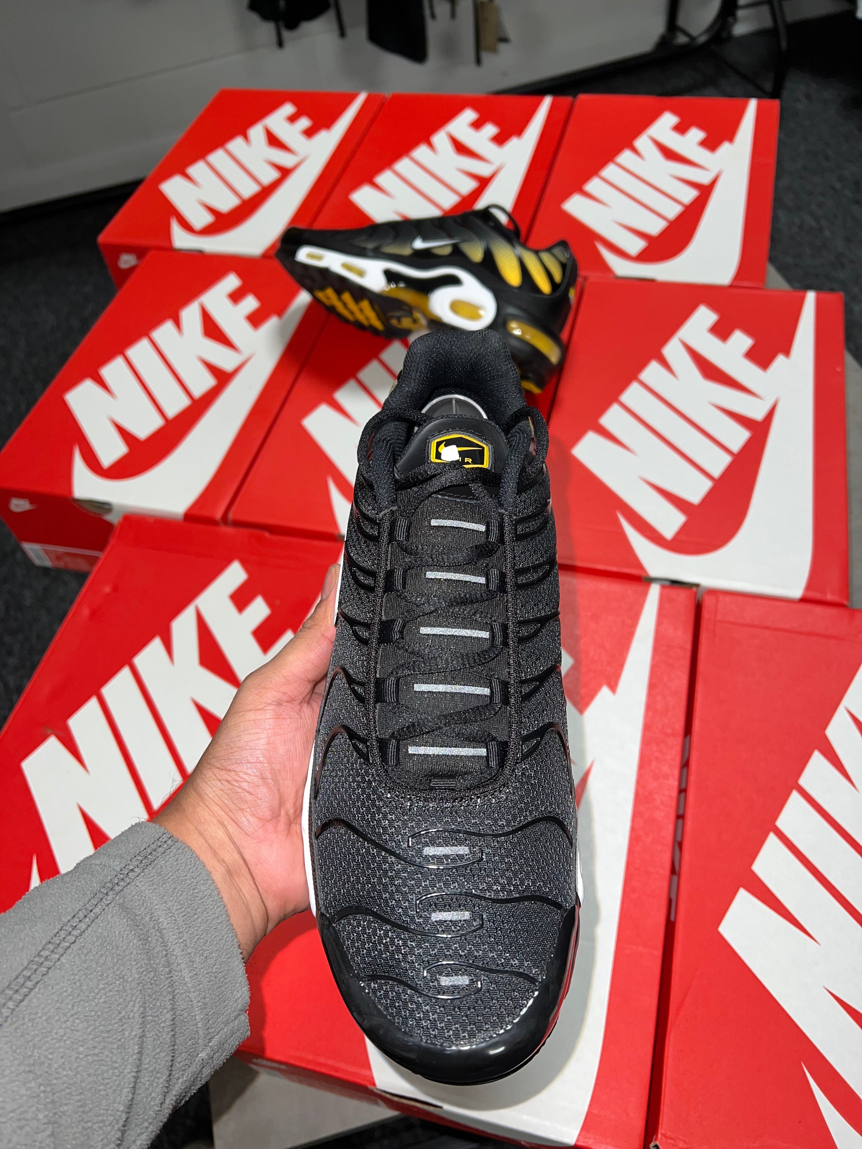 Nike Tns Black White/University Gold