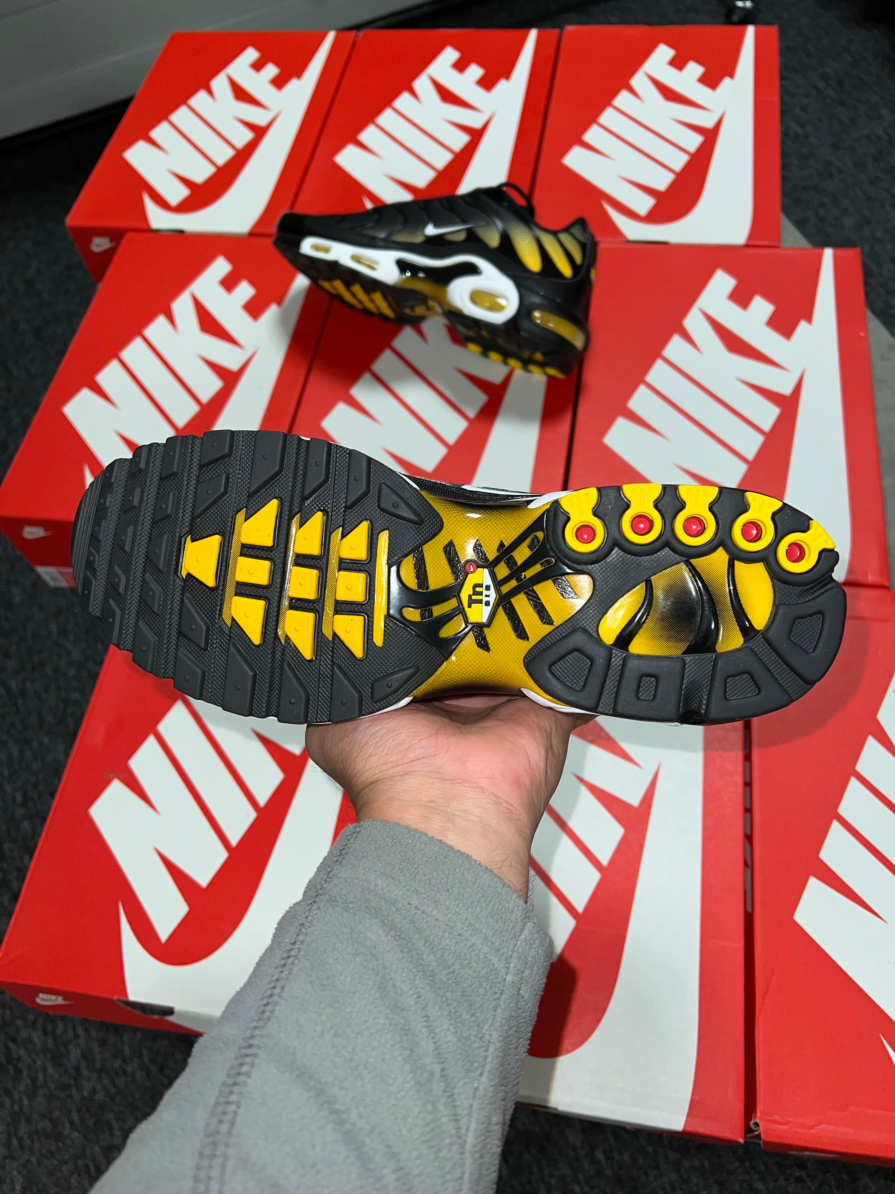 Nike Tns Black White/University Gold