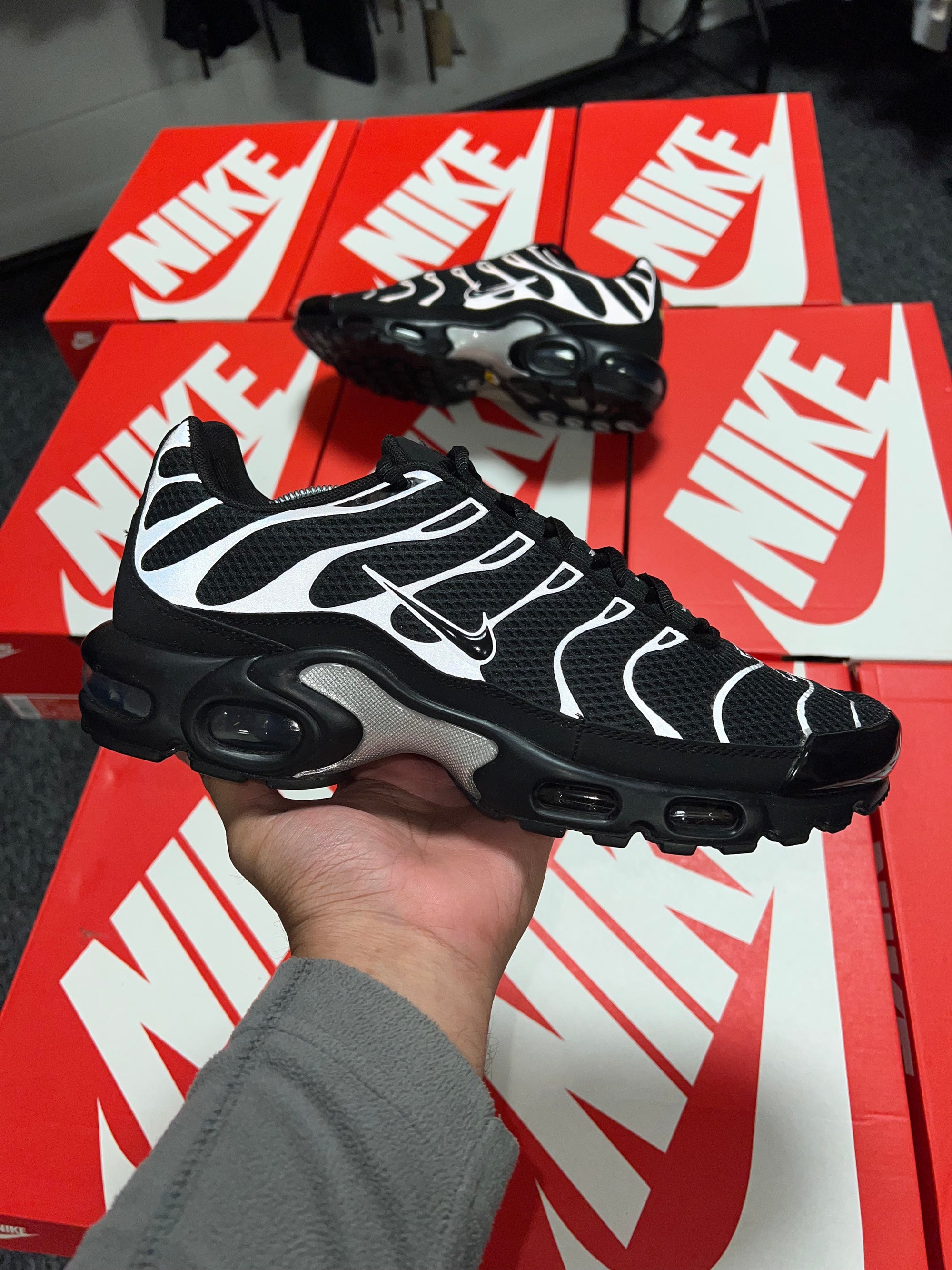 Nike Tns Black/Black Metallic Silver