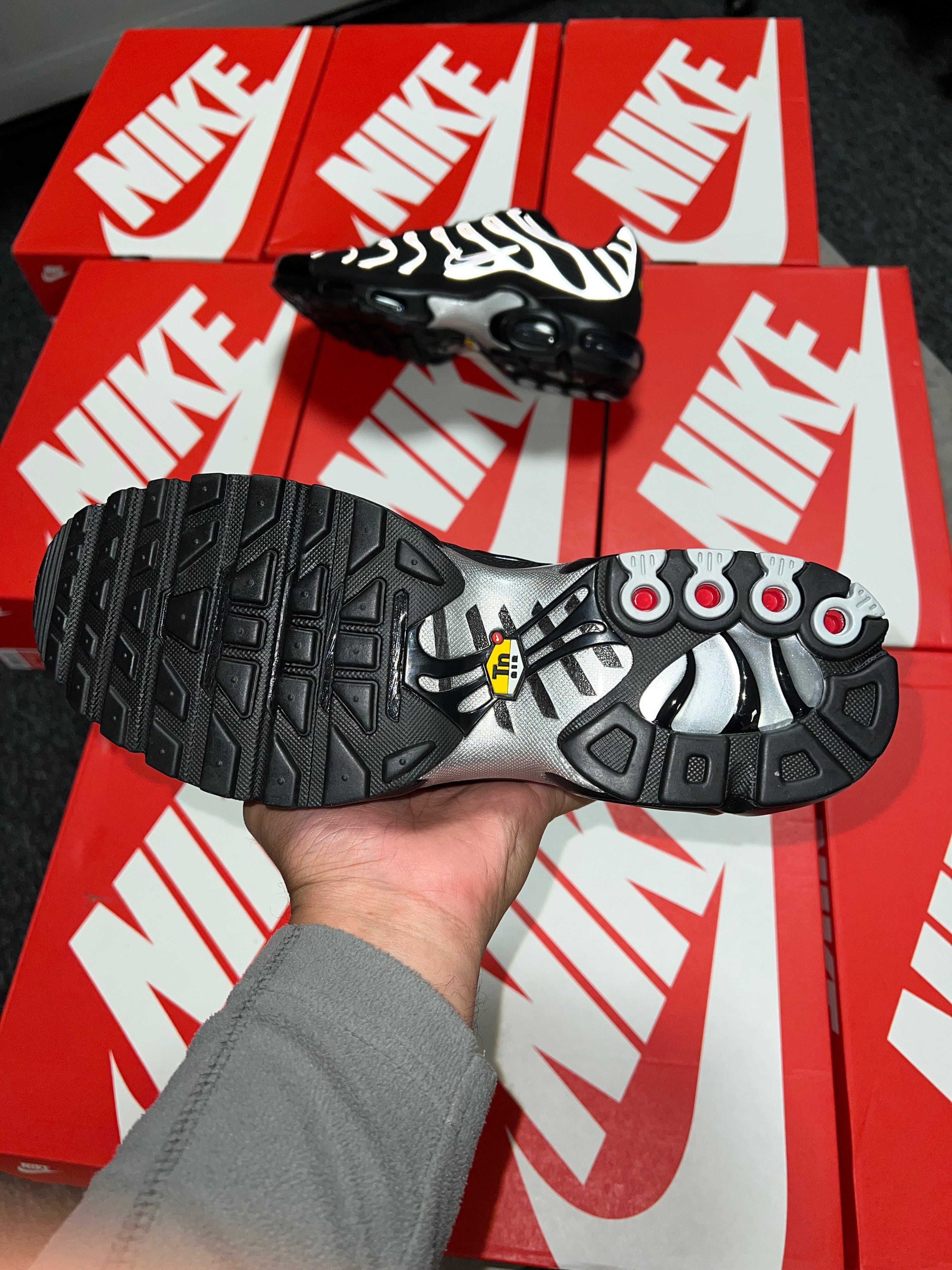Nike Tns Black/Black Metallic Silver