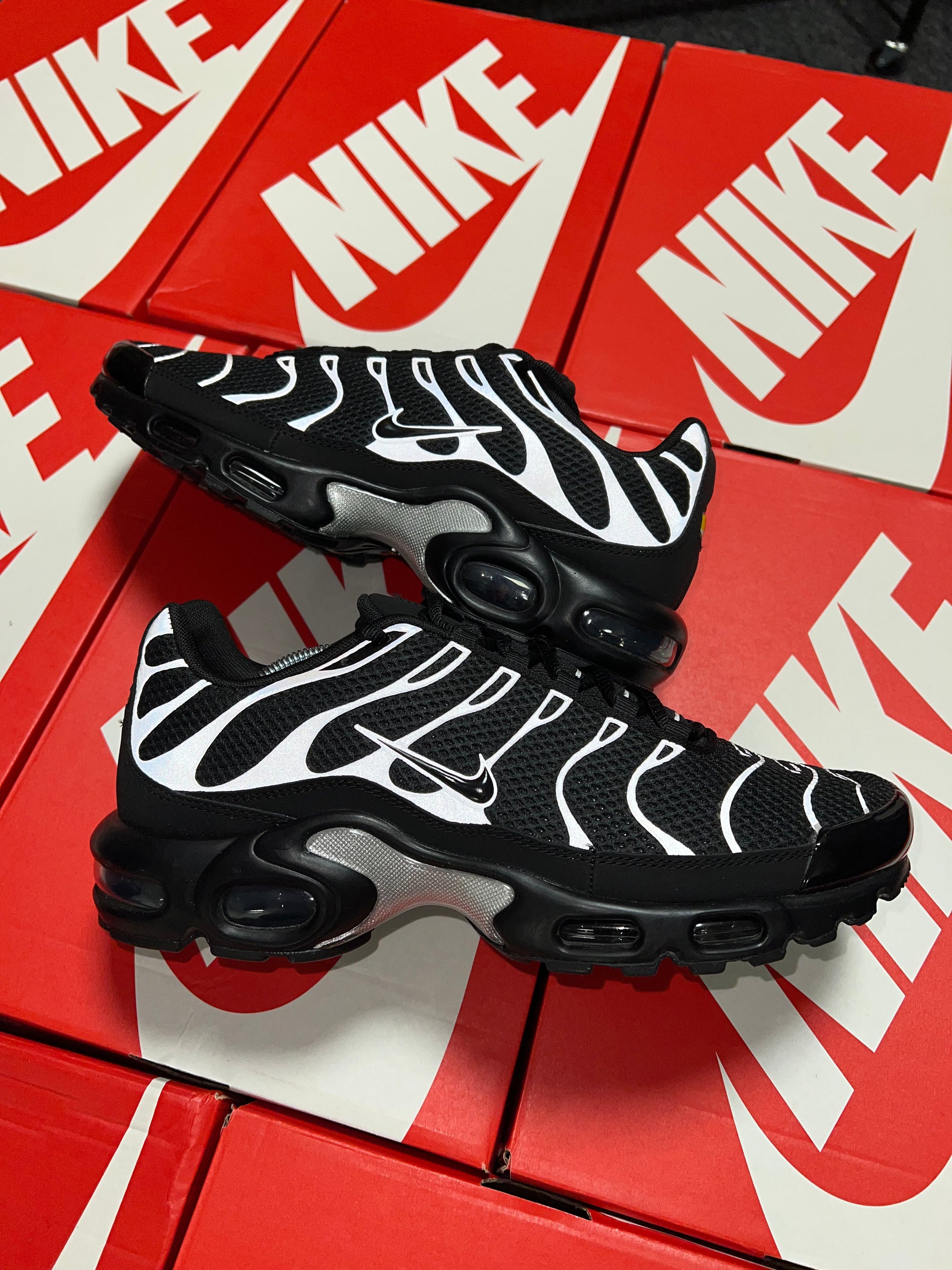 Nike Tns Black/Black Metallic Silver