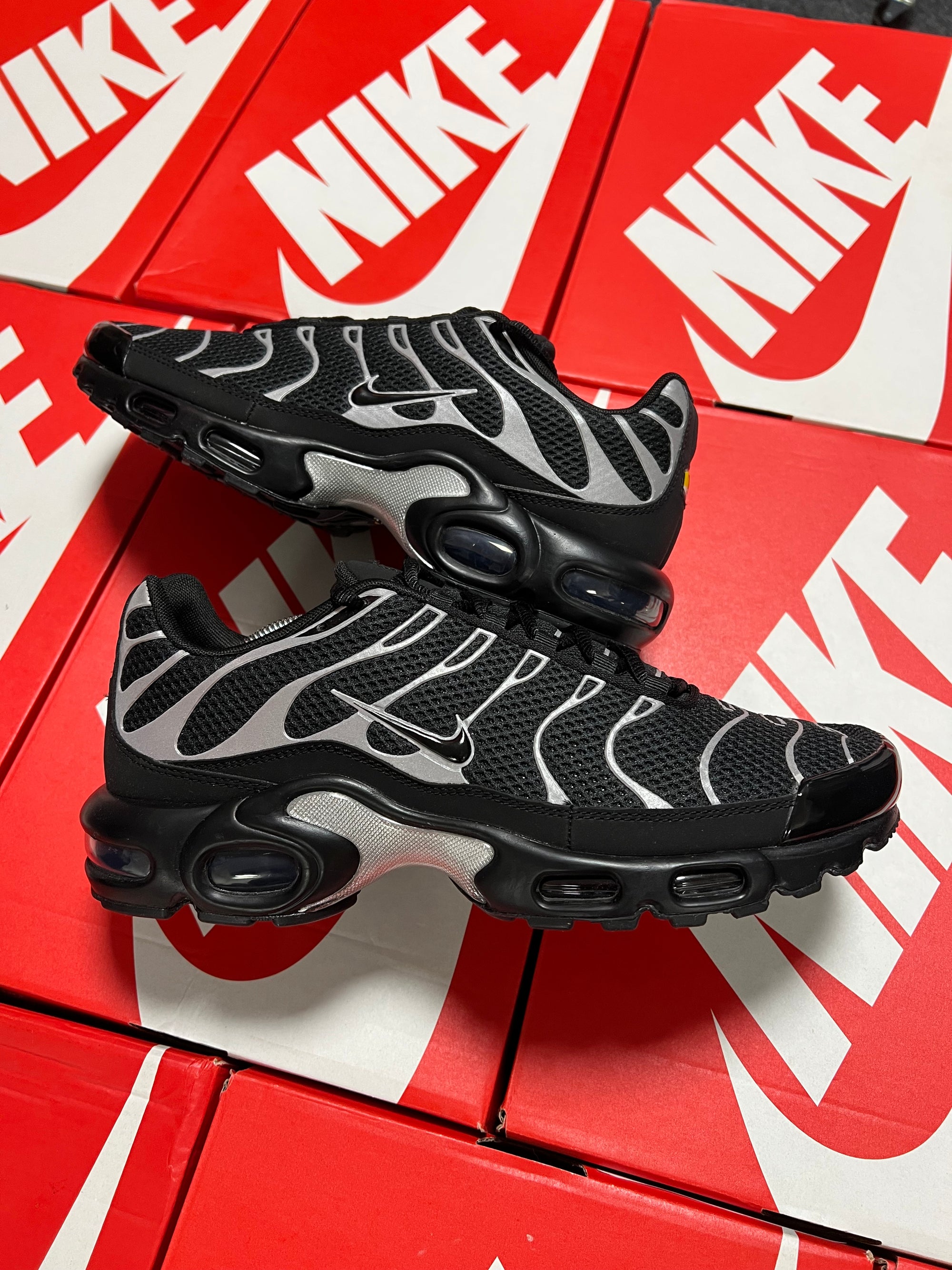 Nike Tns Black/Black Metallic Silver