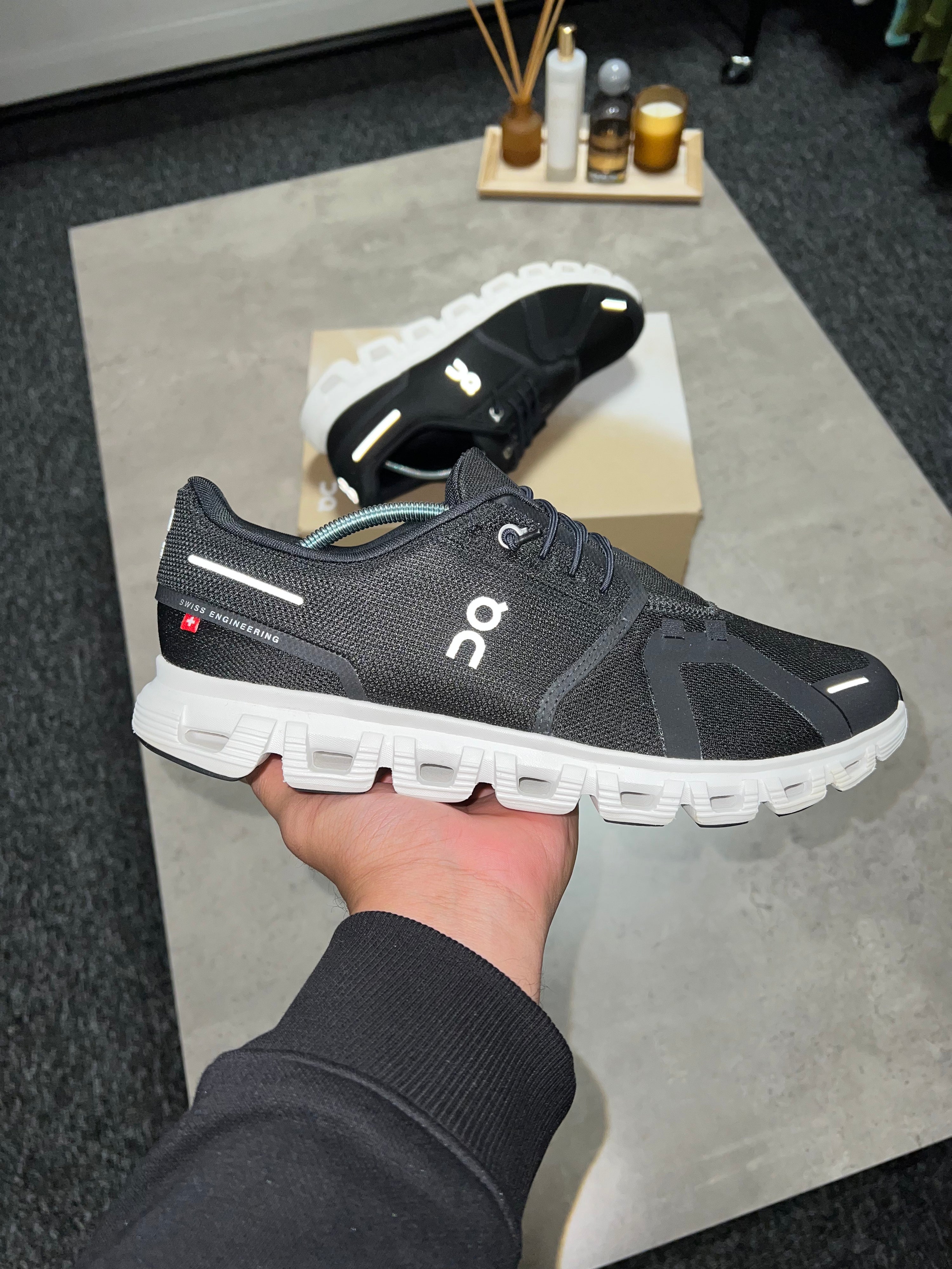 On Cloud 6 Black/White