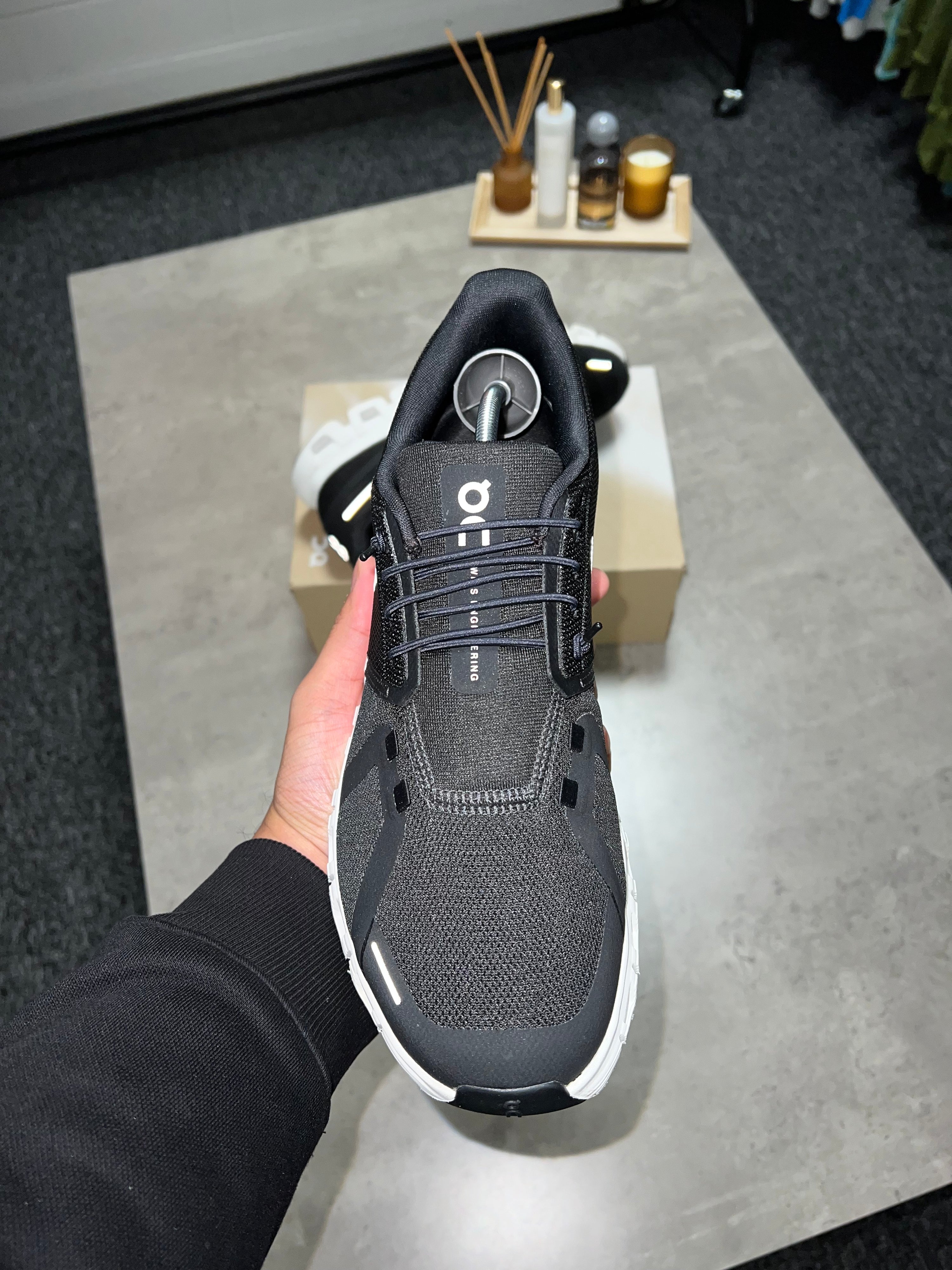 On Cloud 6 Black/White