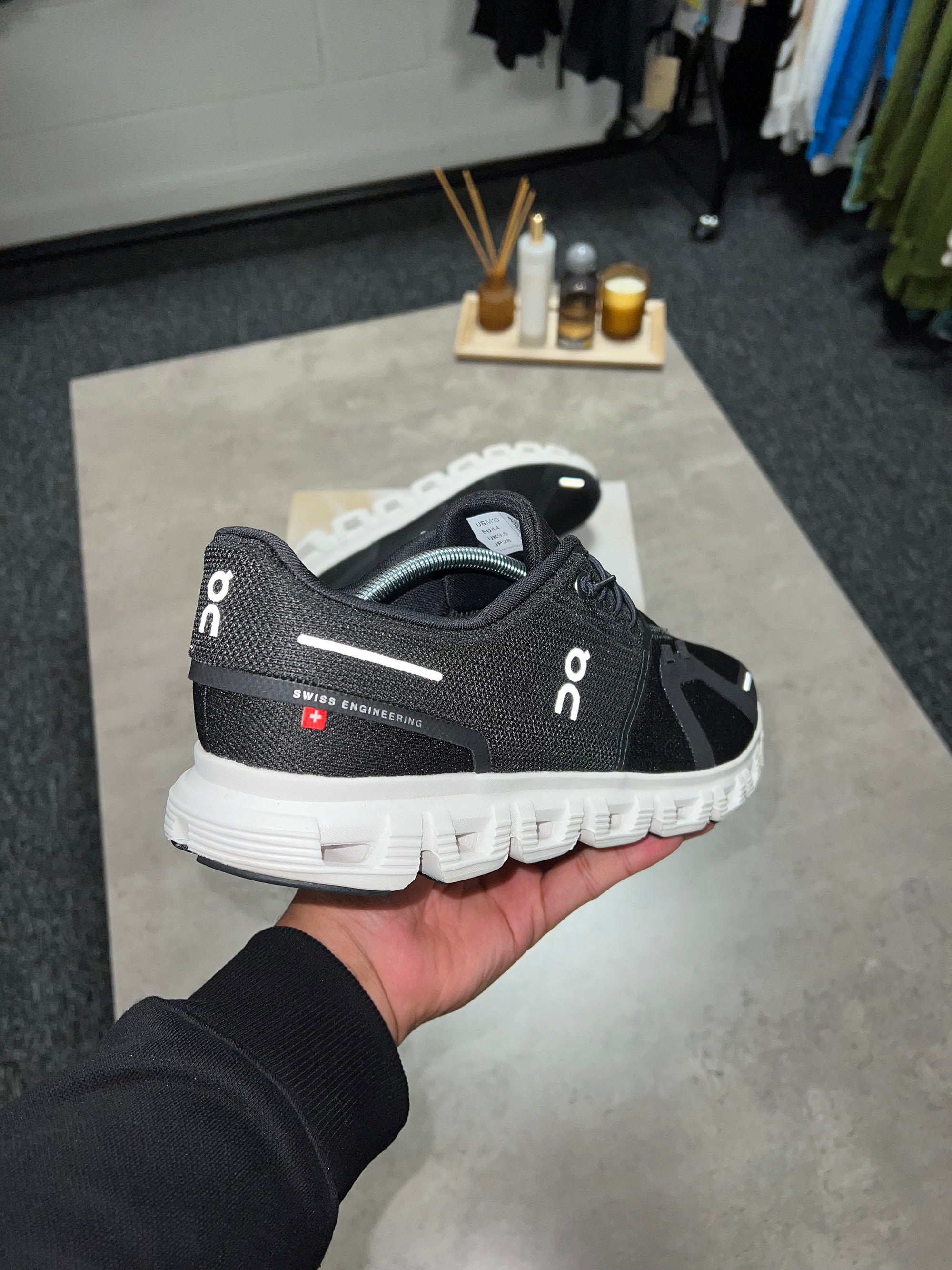 On Cloud 6 Black/White