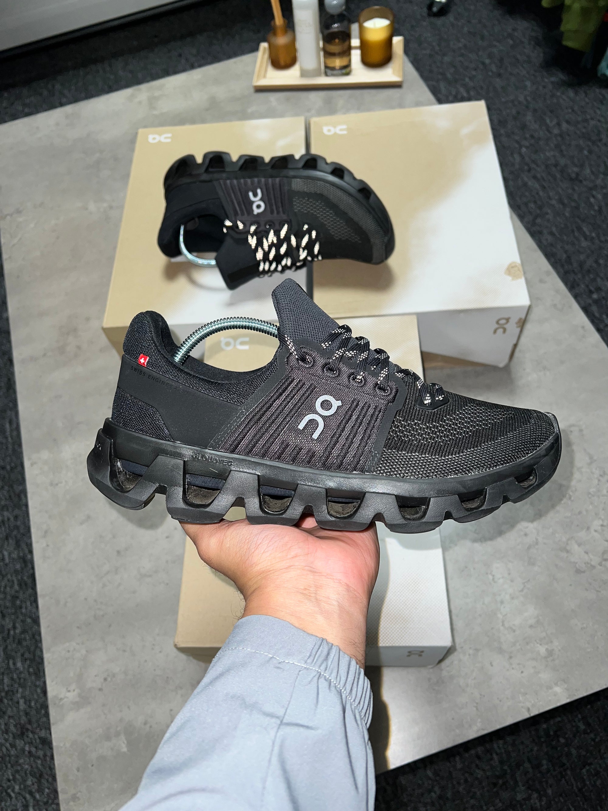 On Cloud Swift 4 - Black