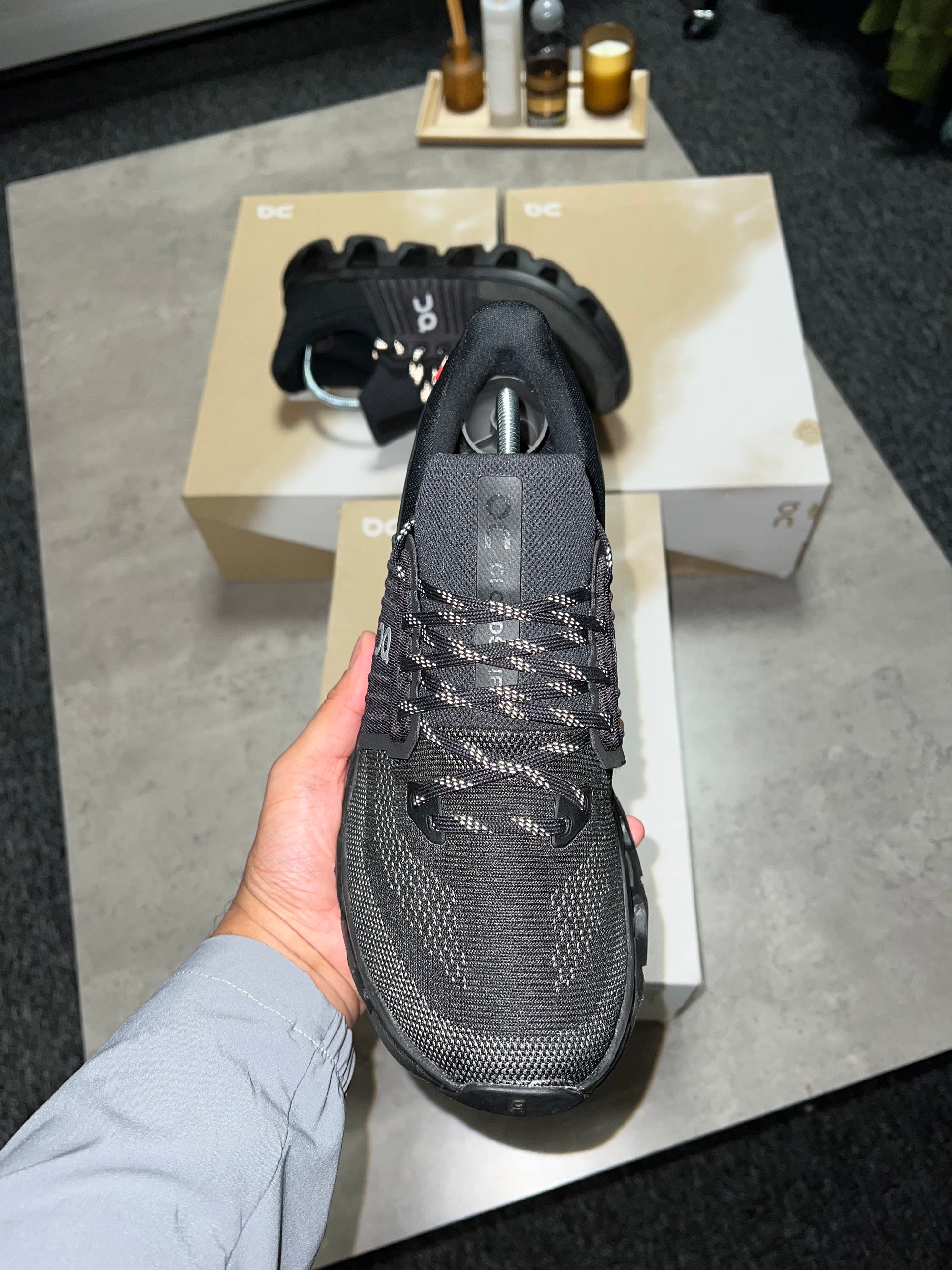 On Cloud Swift 4 - Black