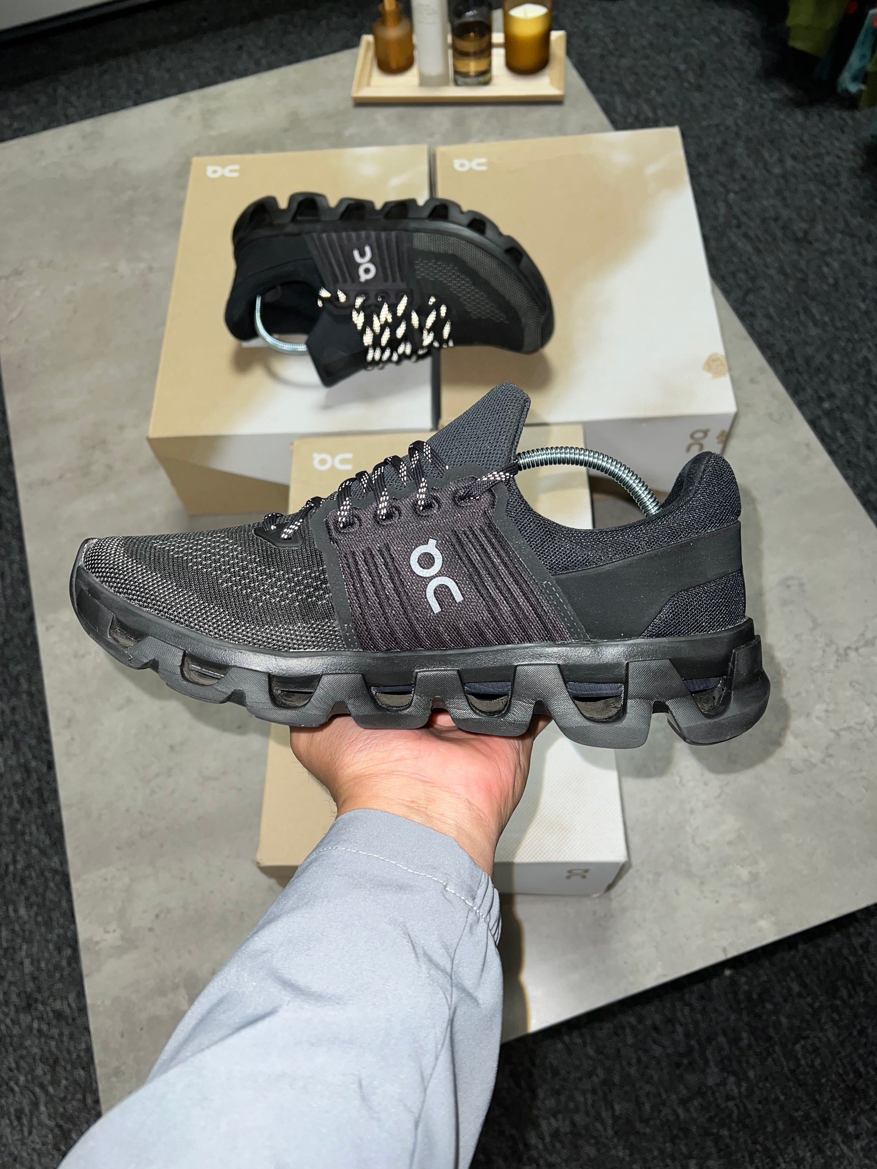 On Cloud Swift 4 - Black