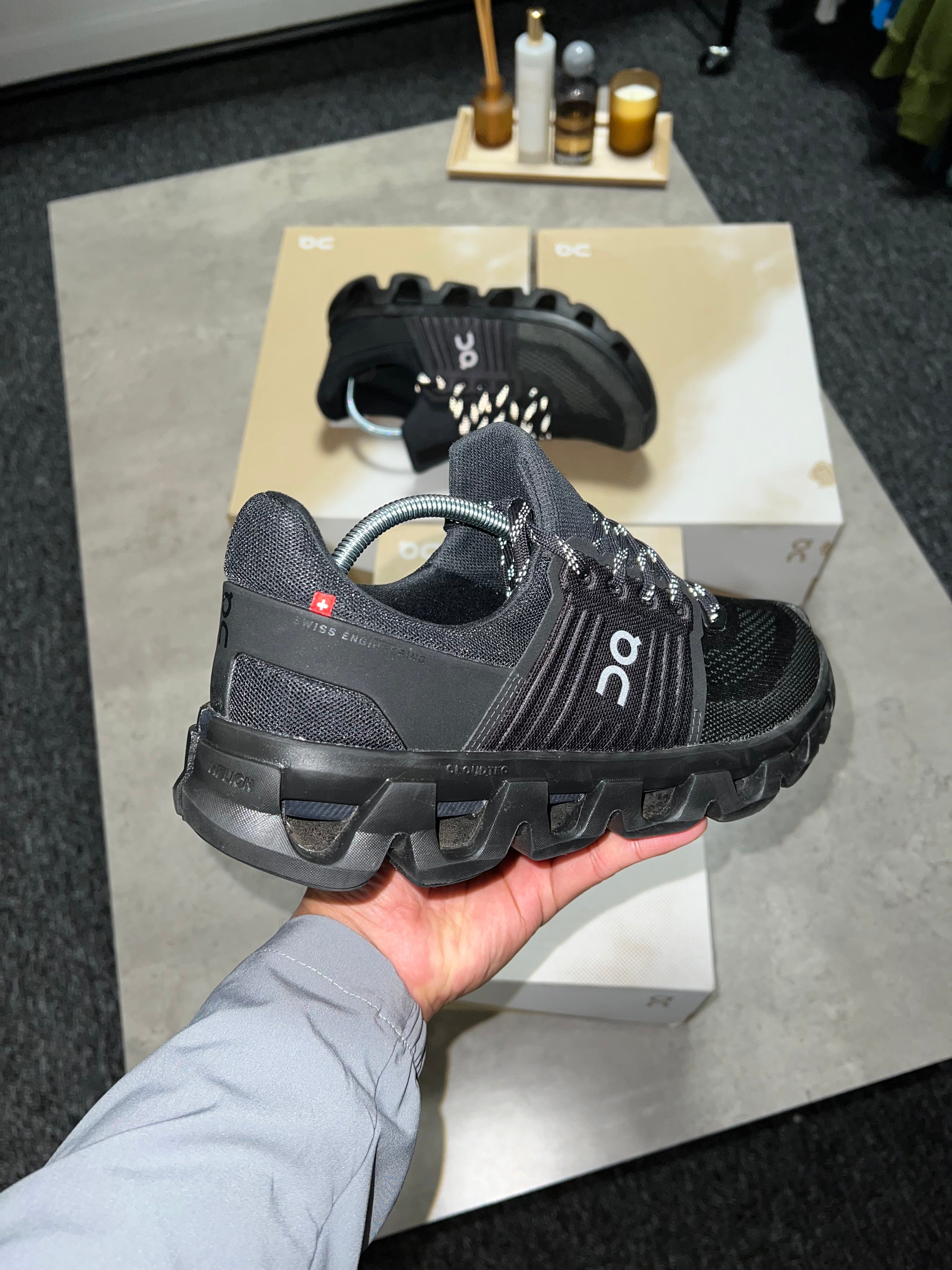 On Cloud Swift 4 - Black