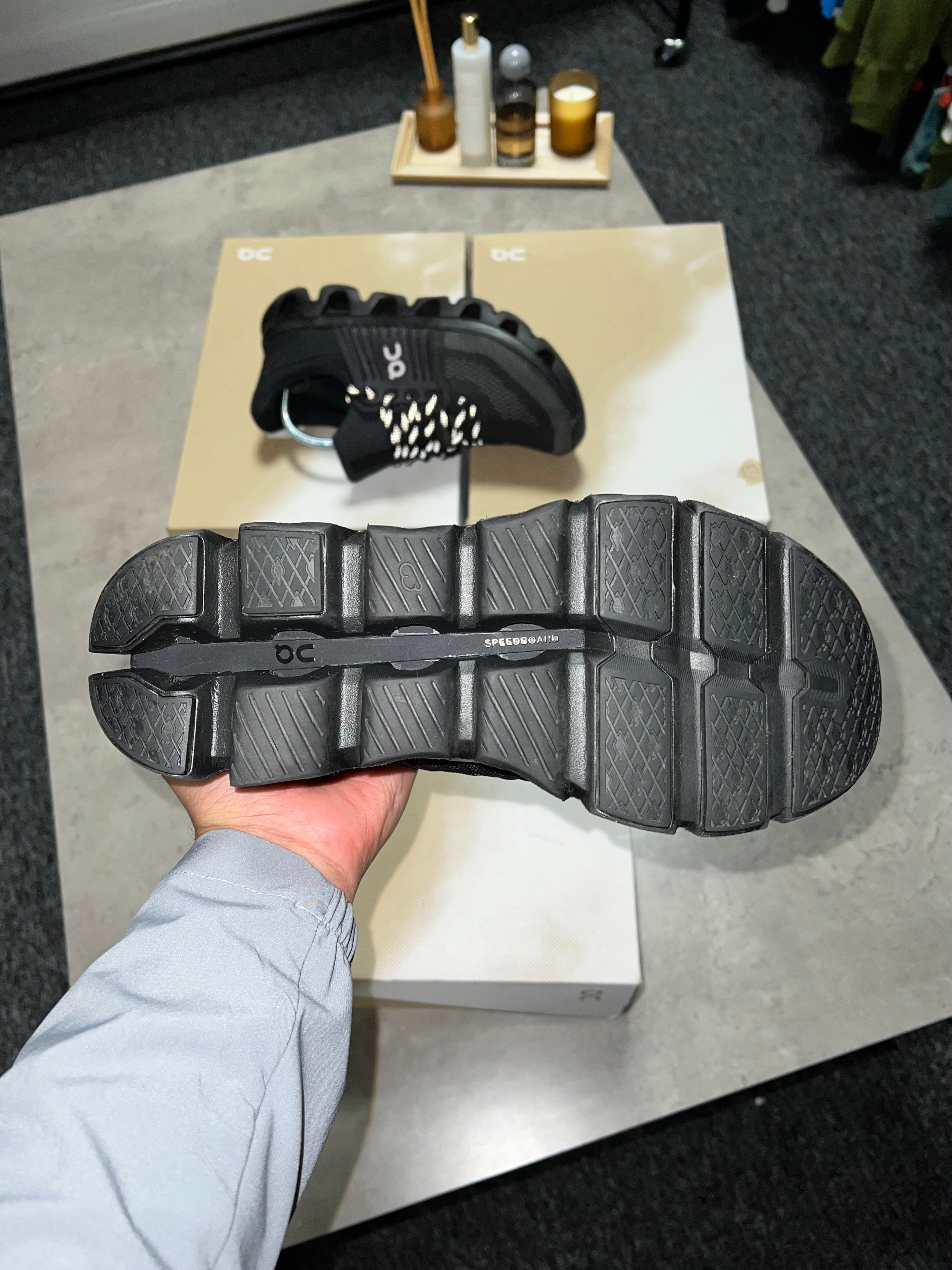 On Cloud Swift 4 - Black