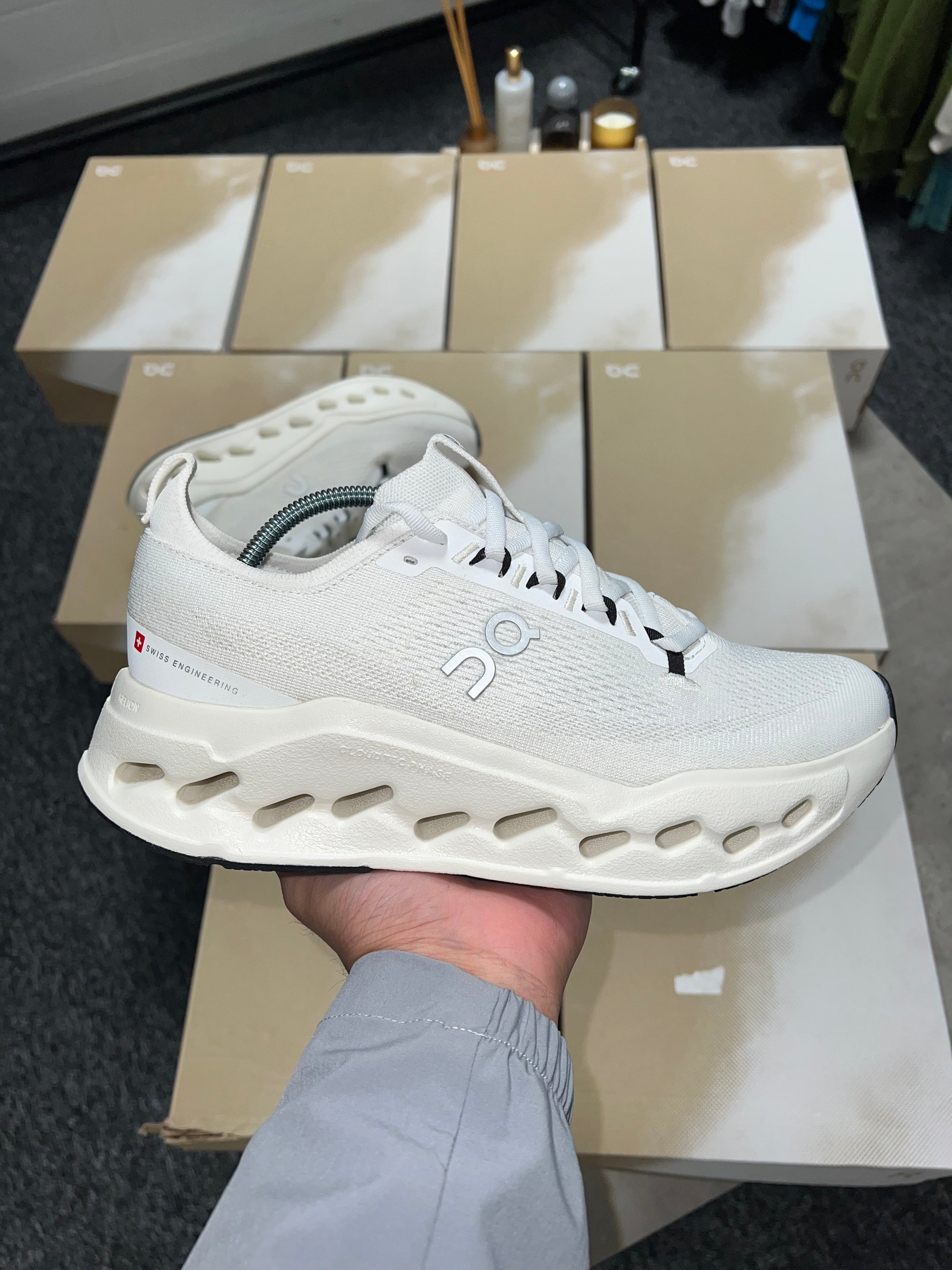 On Cloudsurfer Max - White