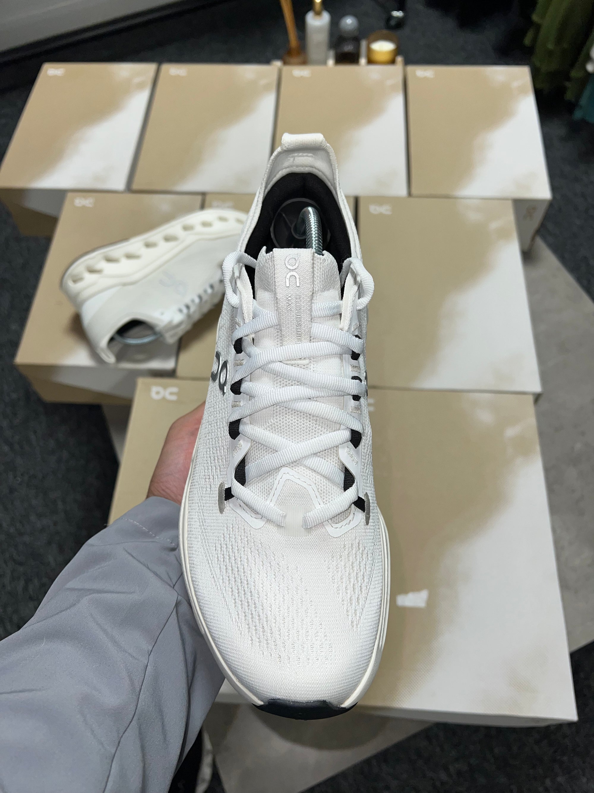 On Cloudsurfer Max - White