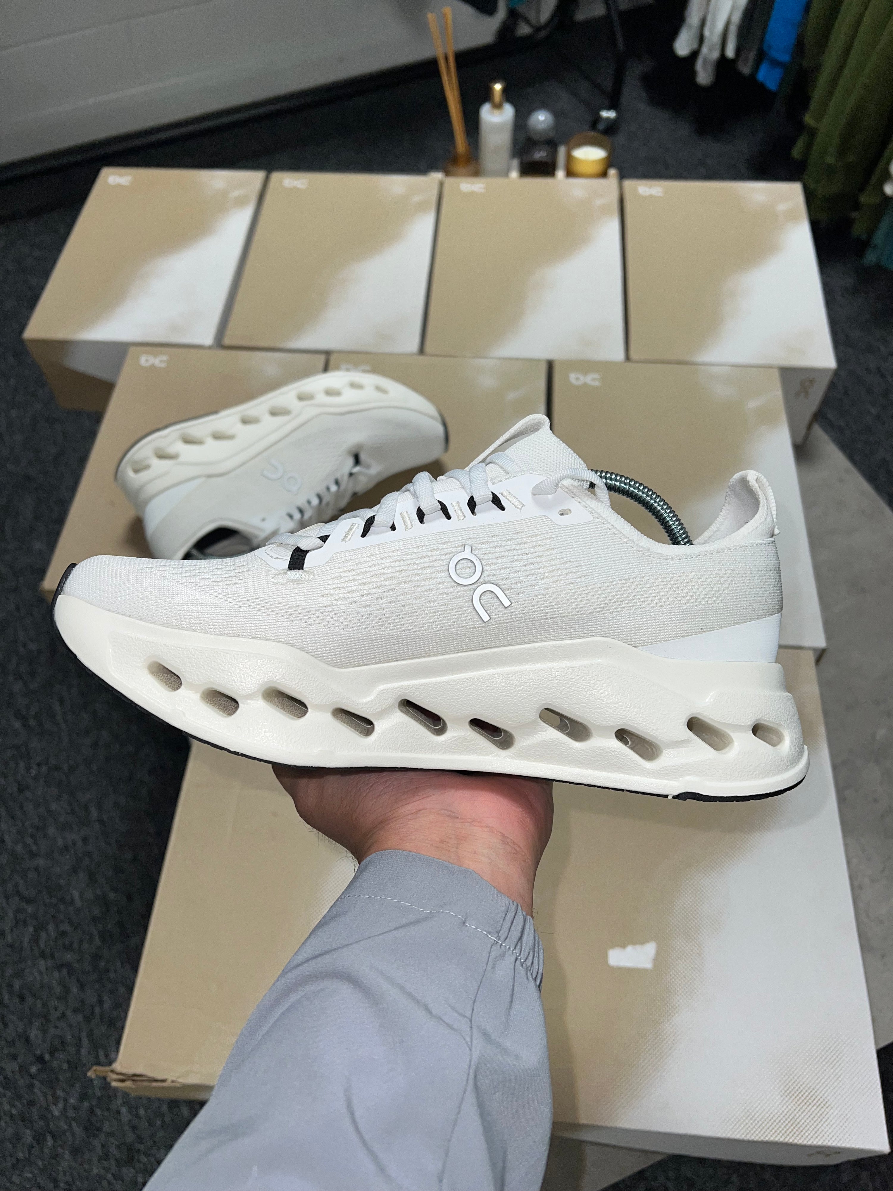 On Cloudsurfer Max - White