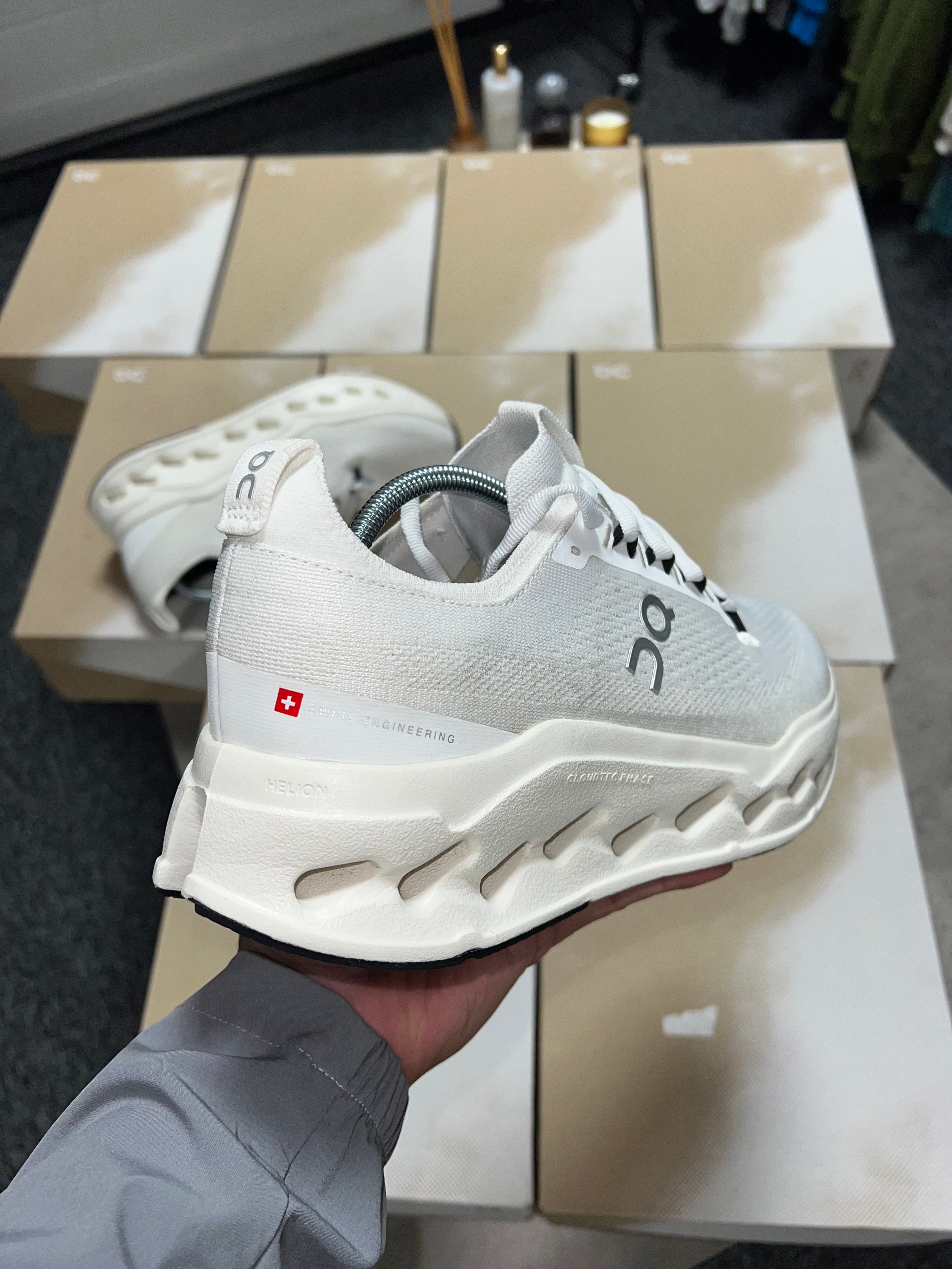 On Cloudsurfer Max - White